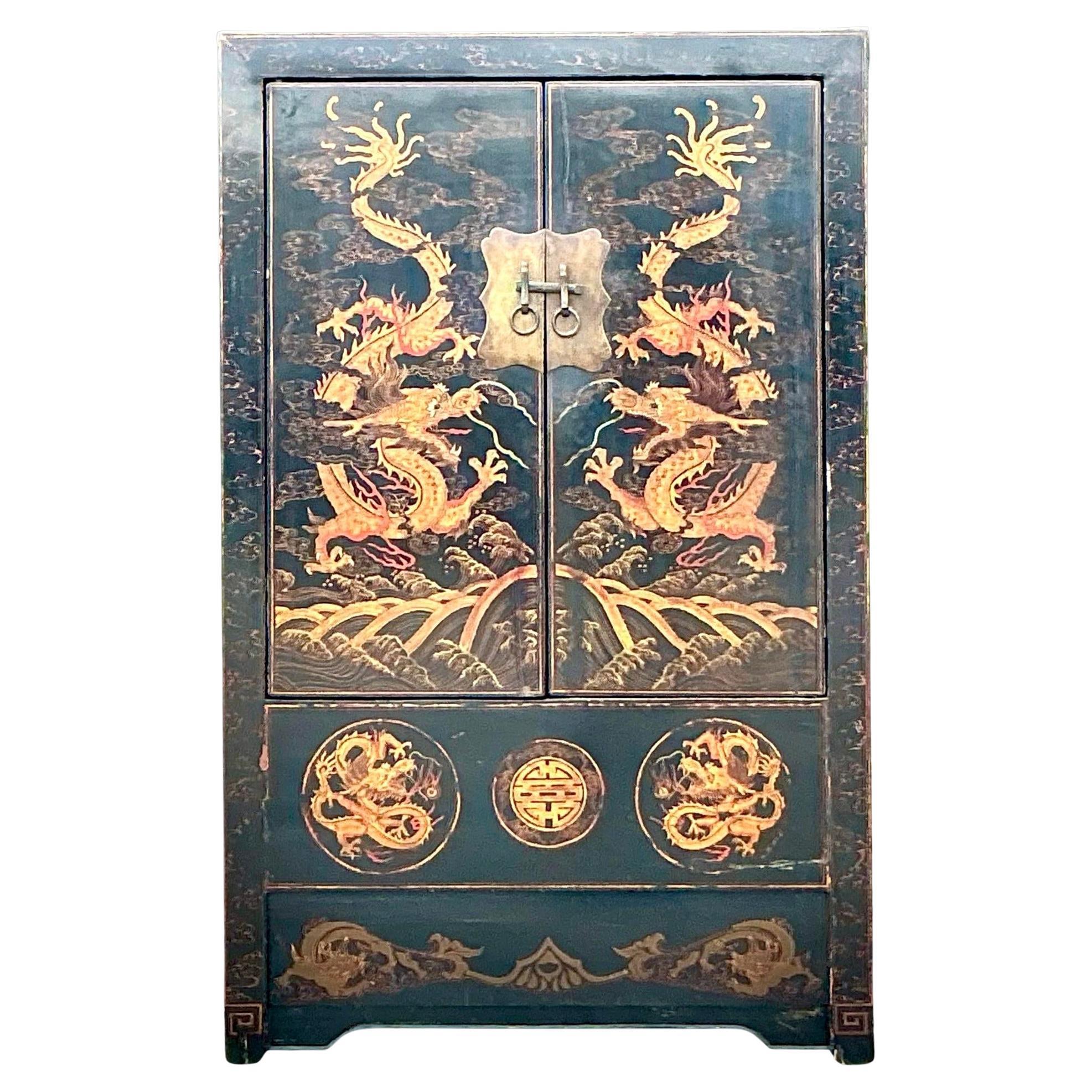 Armoire vintage asiatique avec dragon peint à la main