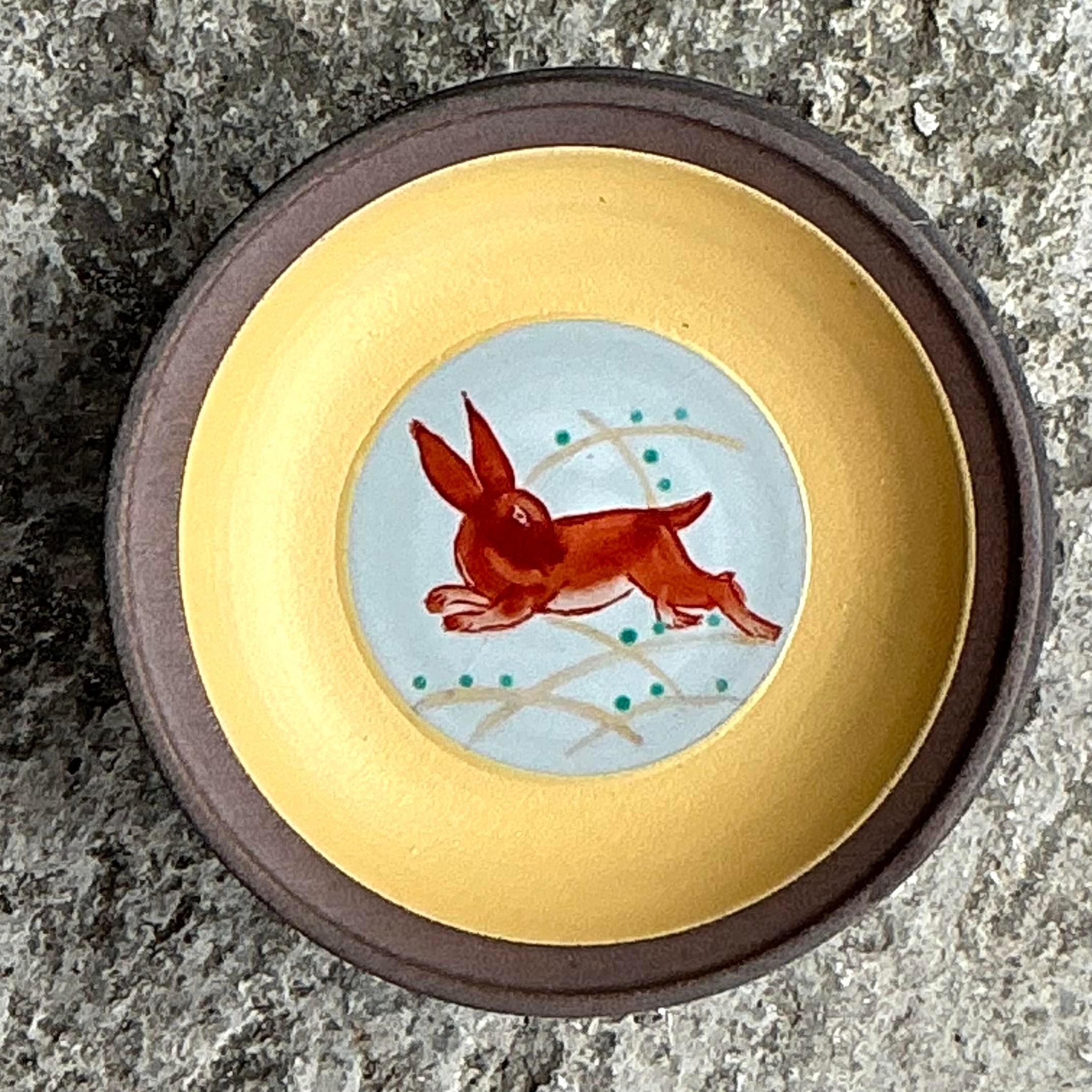 Magnifiques plats à sauce asiatiques vintage, peints à la main avec des motifs complexes. Ce set de 4 ajoute une touche élégante et culturelle à votre décor de table.