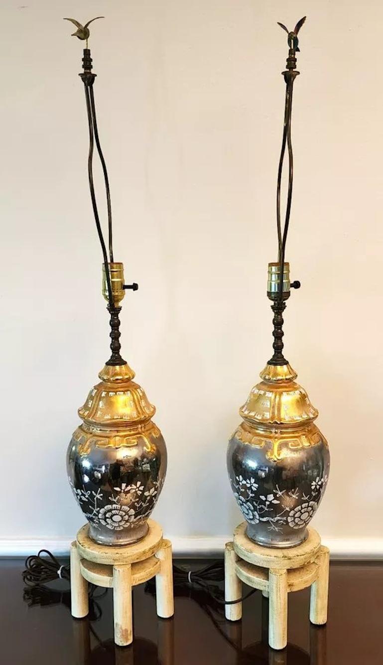 Pareja de lámparas de mesa asiáticas vintage Colibrí Cerámico en venta