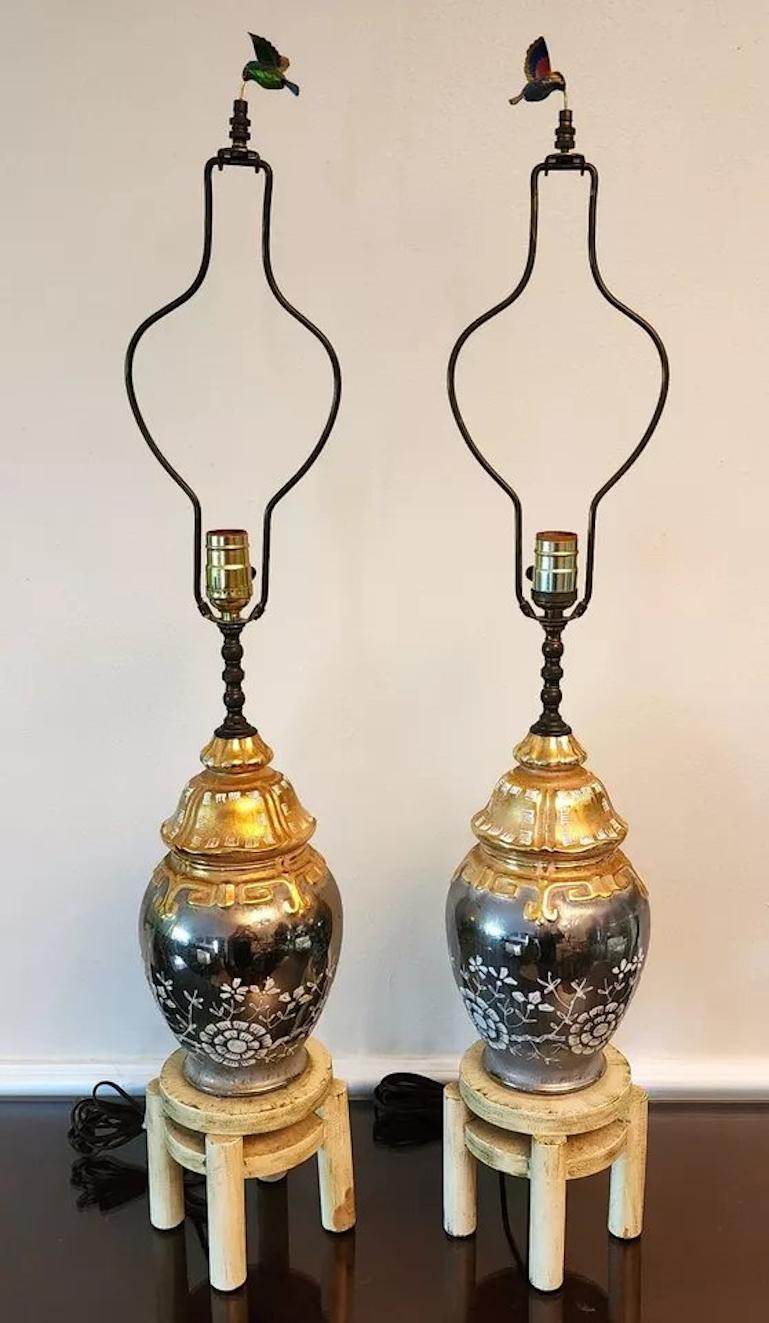 Pareja de lámparas de mesa asiáticas vintage Colibrí en venta 1