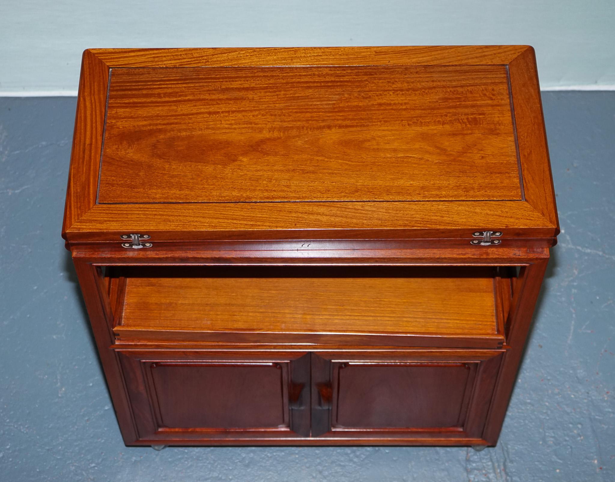 VINTAGE ASIAN iNSPIRED ROLLING BAR CABINET MID CENTURY TEA OR LIQUOR CART For Sale 4