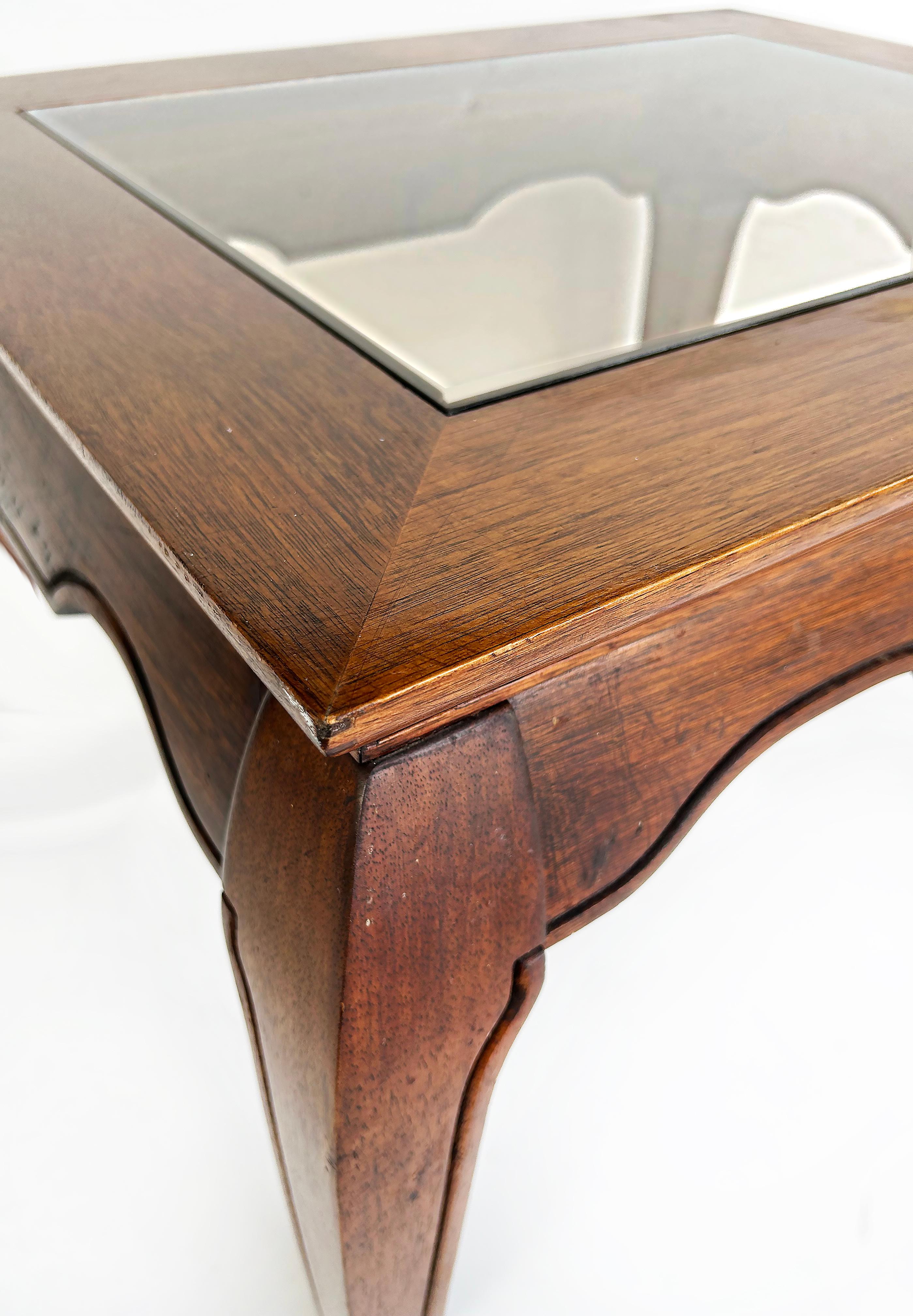 Vintage asiatisch inspirierte Holzbeistelltische mit abgeschrägten Glasplatten im Angebot 2