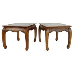 Tables d'appoint vintage en bois d'inspiration asiatique avec plateau en verre biseauté