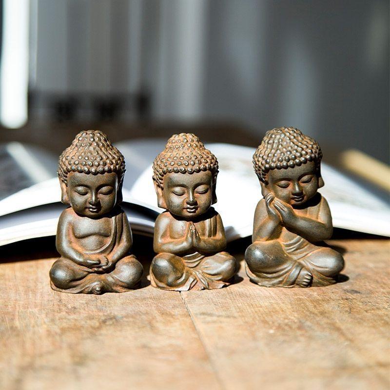 Vintage asiatico in ferro Art Deco Baby Shakyamuni Tathagata Buddhas Set in vendita 1