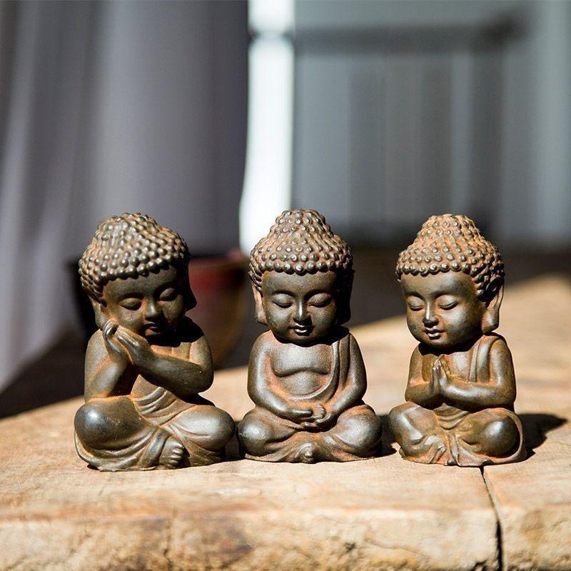 Vintage asiatico in ferro Art Deco Baby Shakyamuni Tathagata Buddhas Set in vendita 4
