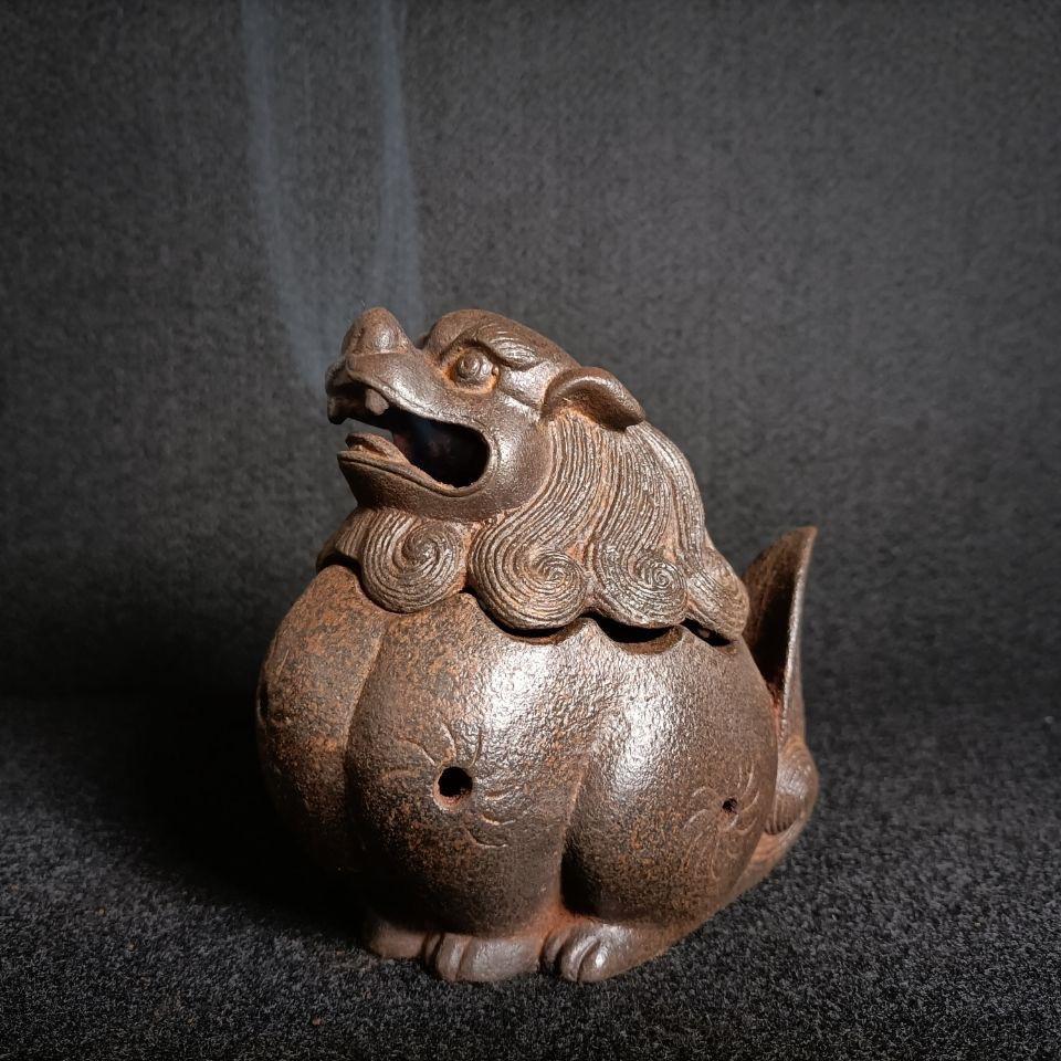 Brûleur d'encens asiatique vintage Lion en fer We the Beast en vente 1