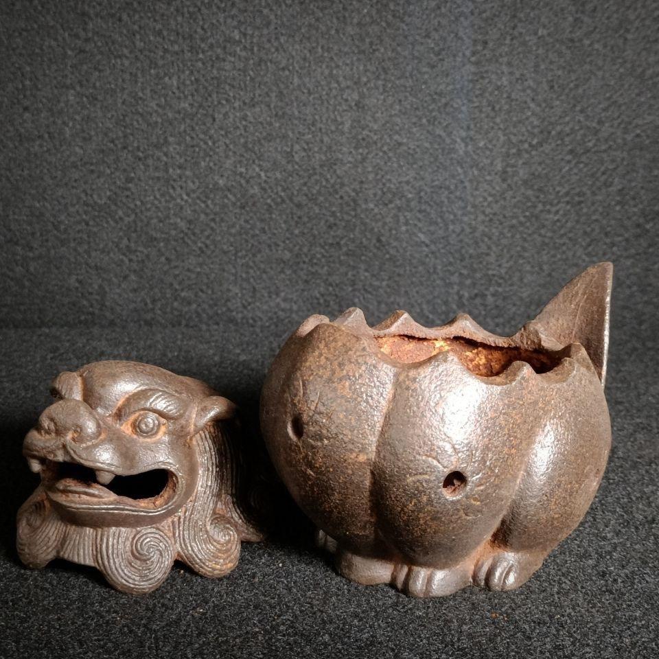 Brûleur d'encens asiatique vintage Lion en fer We the Beast en vente 2