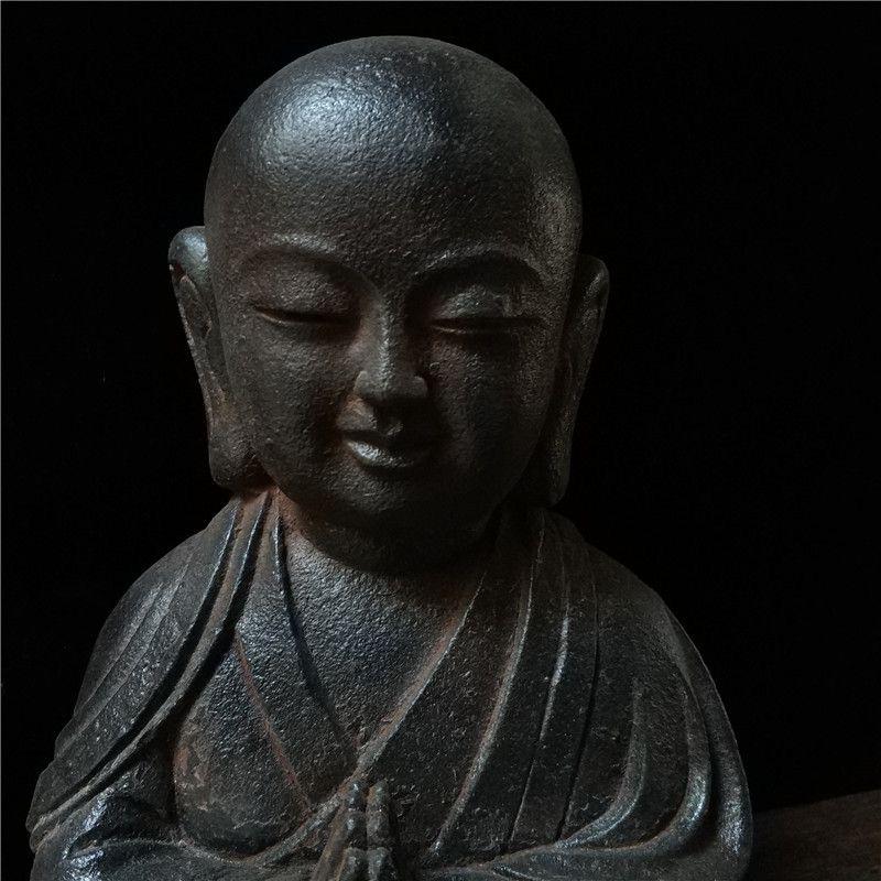 vintage Asian Iron Sitting Bald Arhat Statue In Fair Condition For Sale In 景德镇市, CN