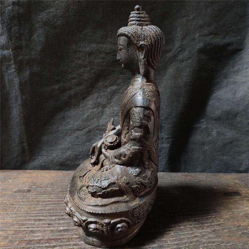 XIXe siècle Statue asiatique vintage du Bouddha Shakyamuni assis sur un lotus en vente