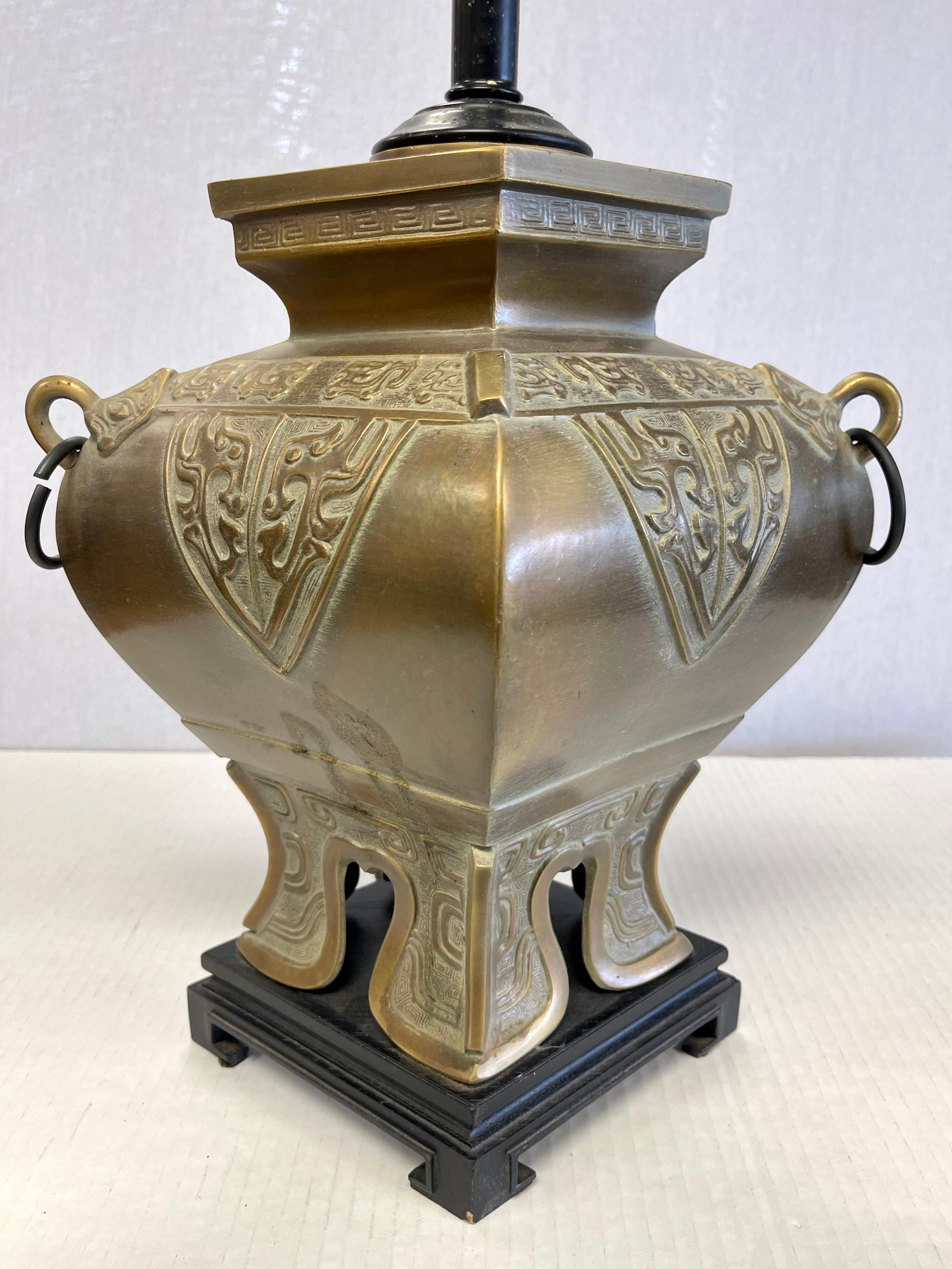 Vintage Asian James Mont Style Brass Lamp In Good Condition In West Hartford, CT