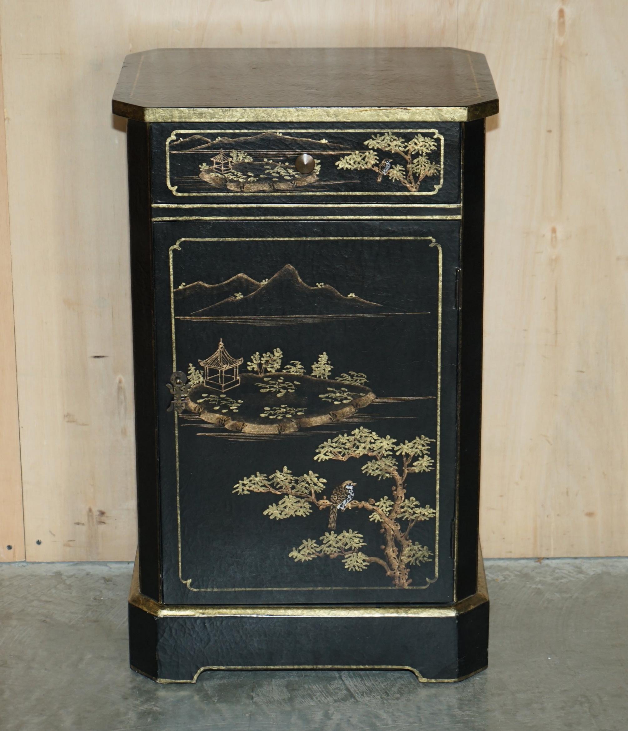 Royal House Antiques

Royal House Antiques is delighted to offer for sale this lovely vintage circa 1940's hand painted and lacquered Chinese chinoiserie / Japanned ebonised side table cabinet 

Please note the delivery fee listed is just a guide,