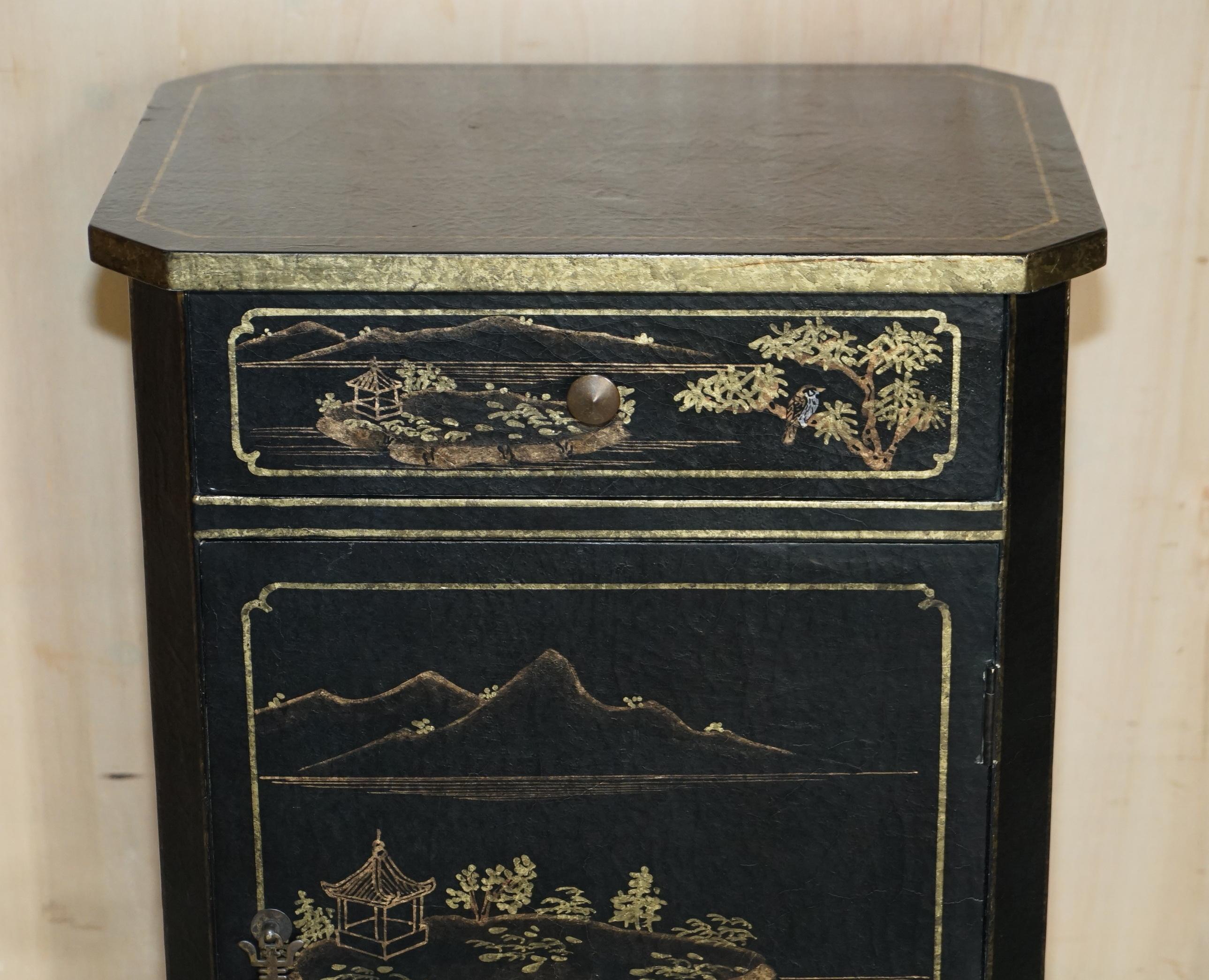 Chinoiserie VINTAGE ASIAN JAPANNED CHINESE CHINOISERIE EBONISED LACQUERED SiDE CABINET TABLE