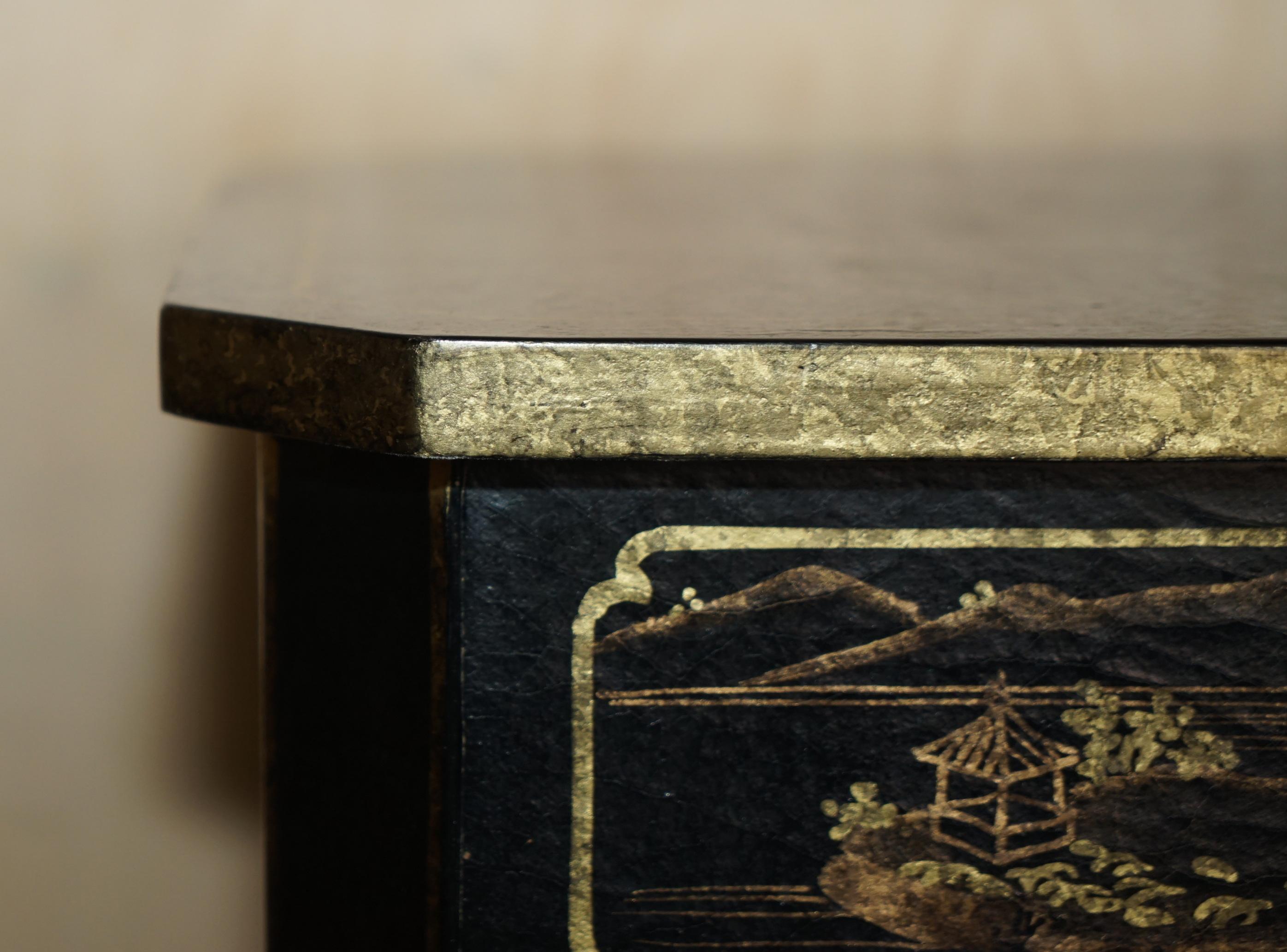 Lacquered VINTAGE ASIAN JAPANNED CHINESE CHINOISERIE EBONISED LACQUERED SiDE CABINET TABLE