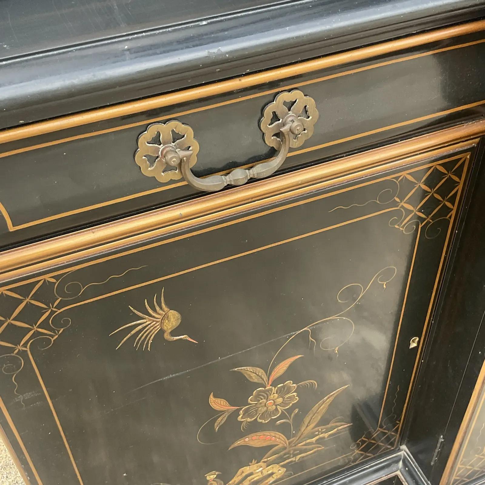 Vintage Asian Karges Chinoiserie Display Cabinet In Good Condition In west palm beach, FL