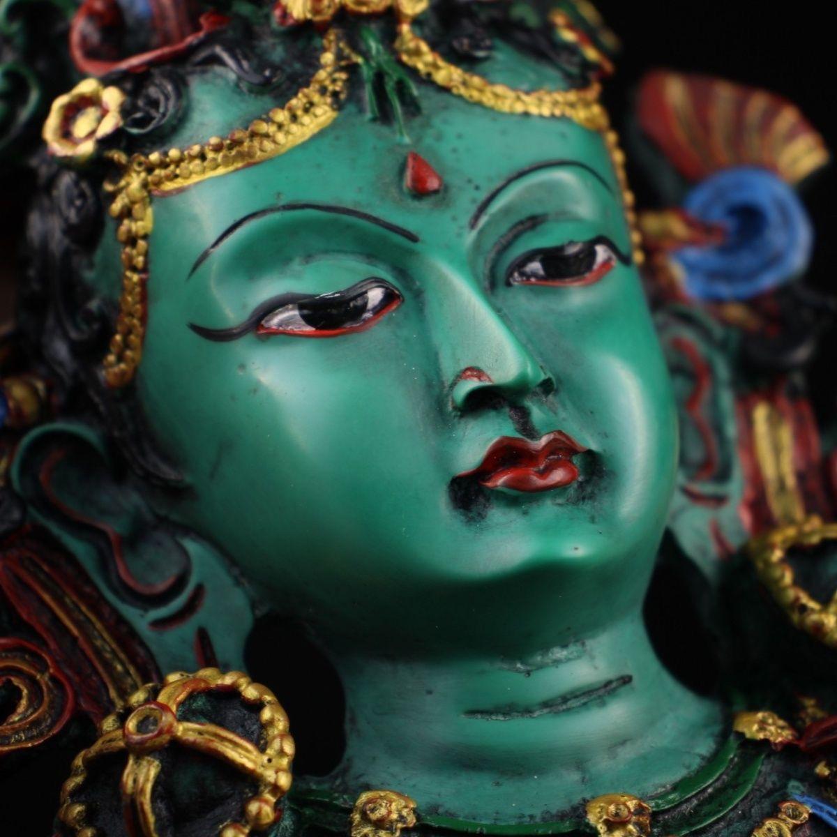 Maschera di tara asiatica d'epoca dipinta a colori in Greene & Greene in vendita 4