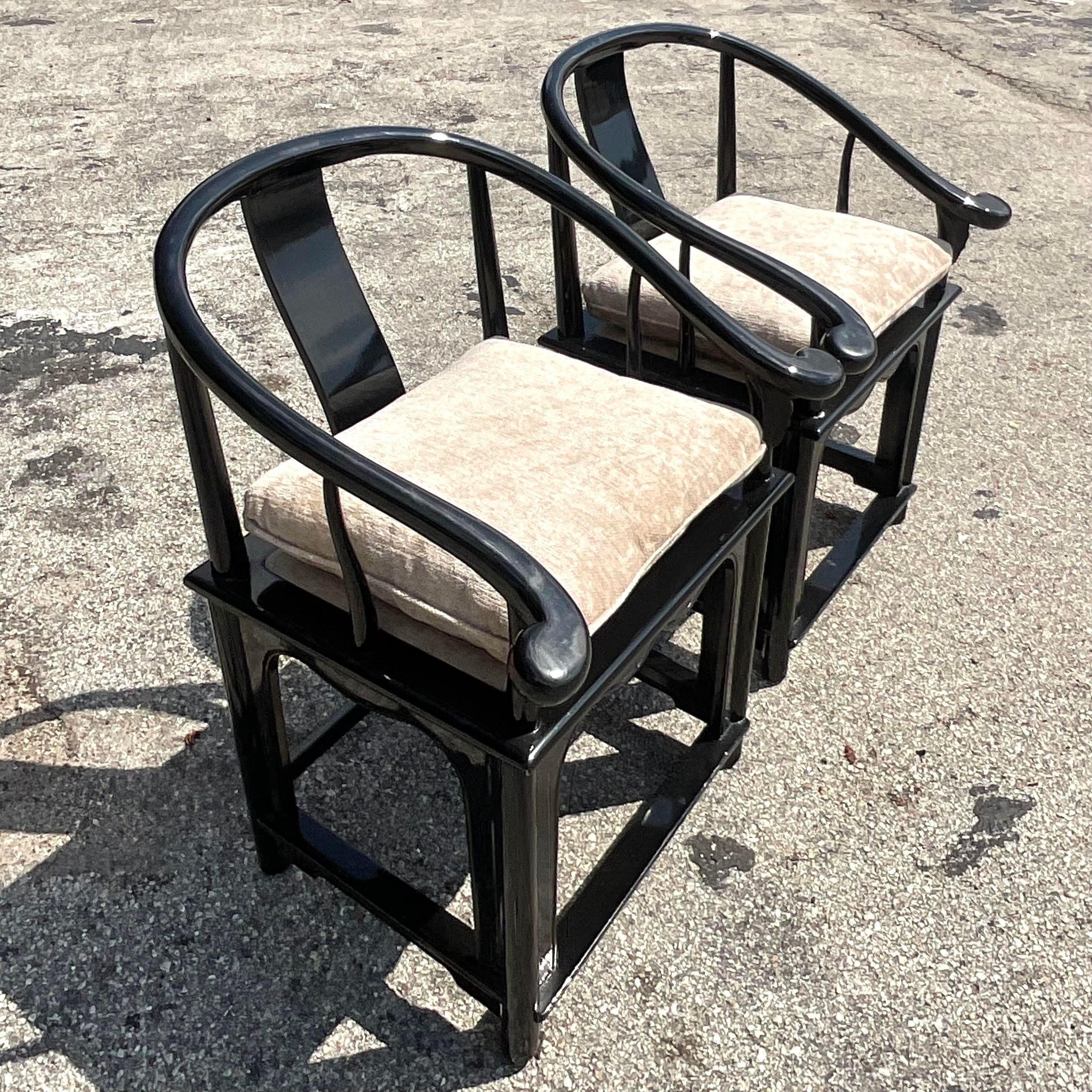Tissu d'ameublement Paire de chaises longues Ming laquées d'origine asiatique en vente
