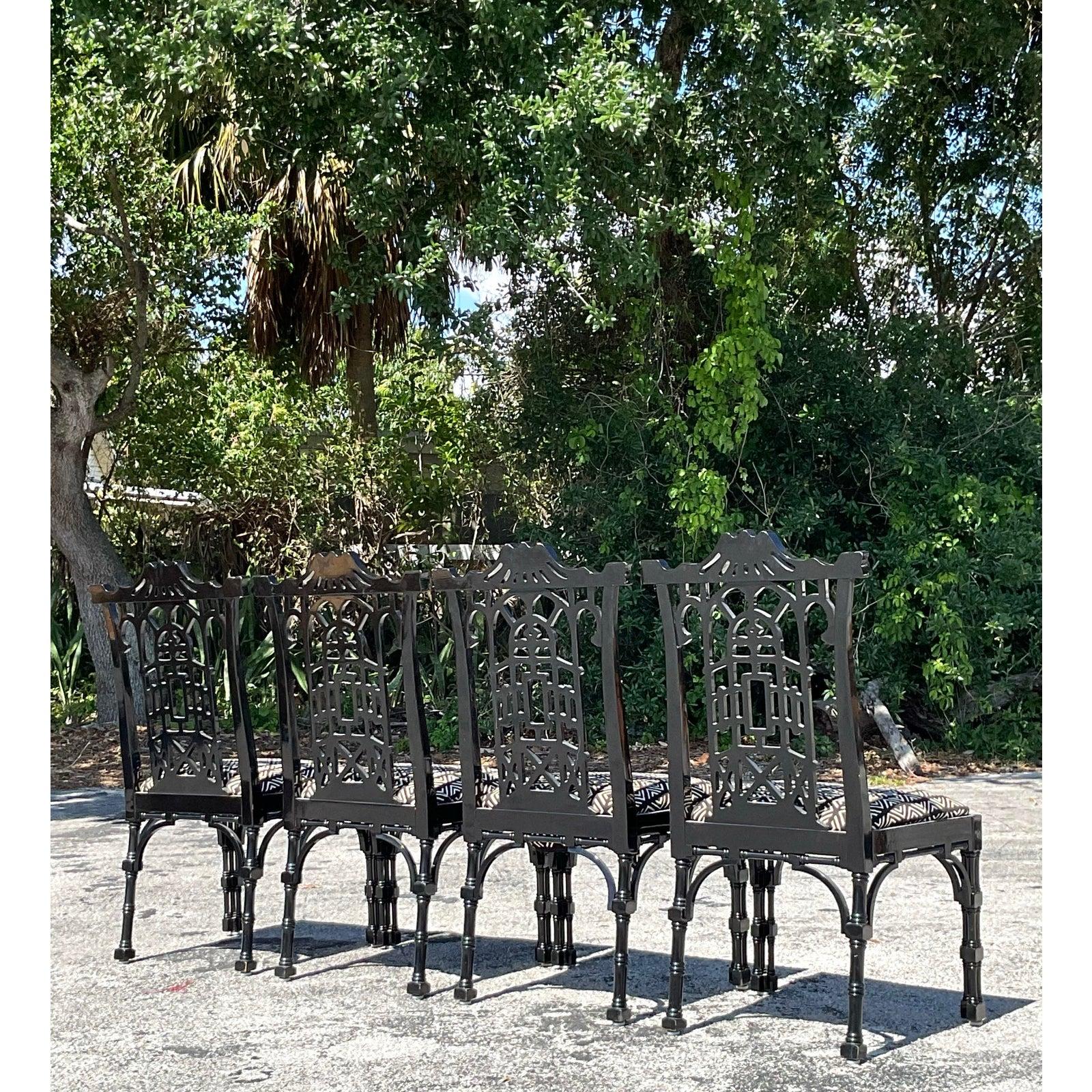 Sillas Pagoda Vintage Asiáticas Lacadas - Set de 4 siglo XX en venta