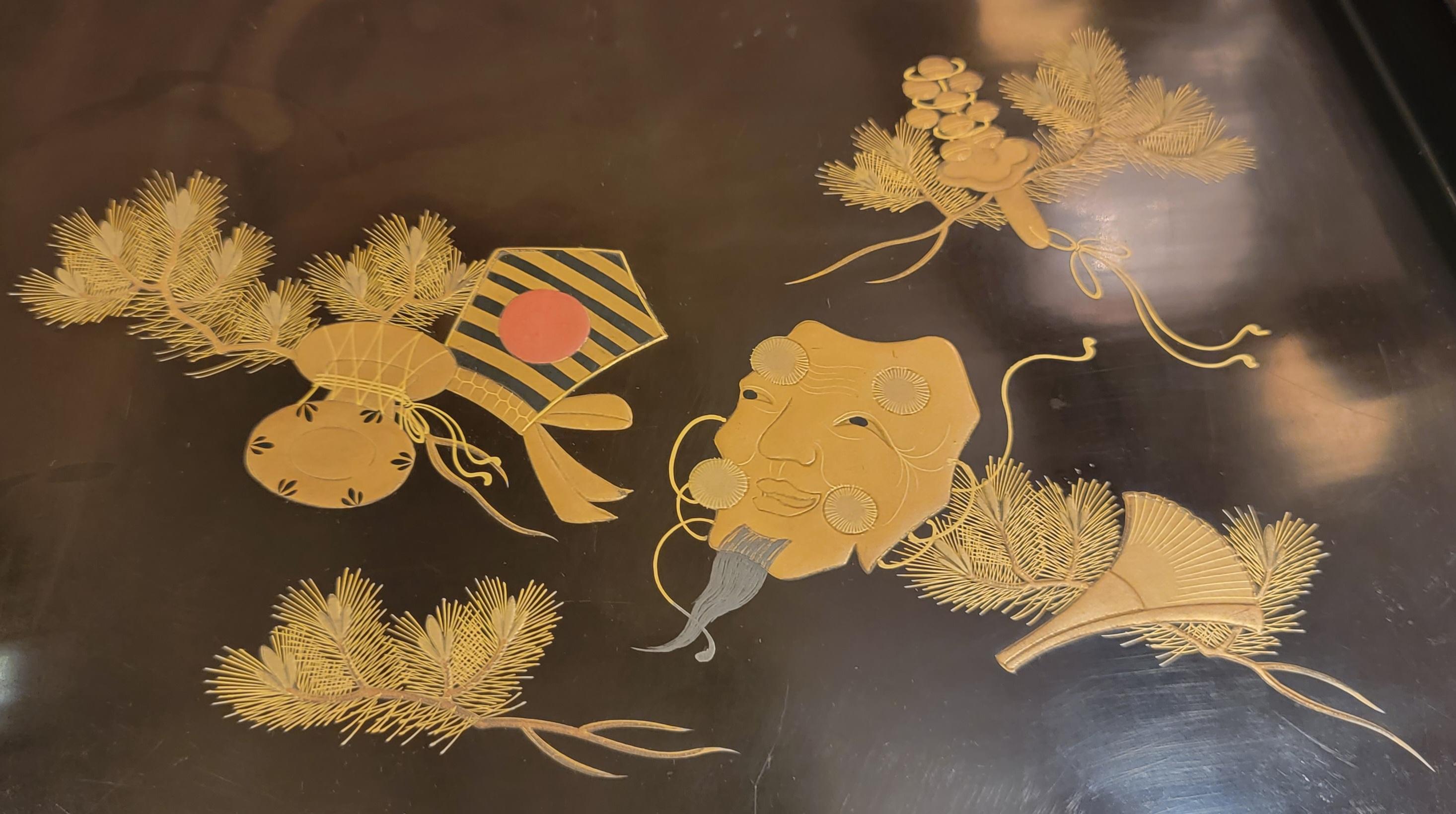 Hand-Painted Vintage Asian Lacquered Tray with Edo Style Motif For Sale