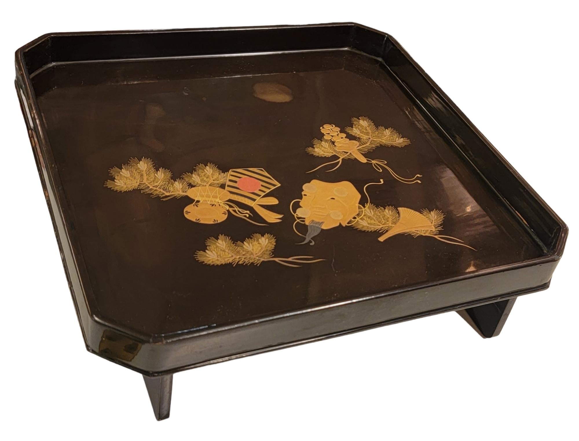 Vintage Asian Lacquered Tray with Edo Style Motif For Sale