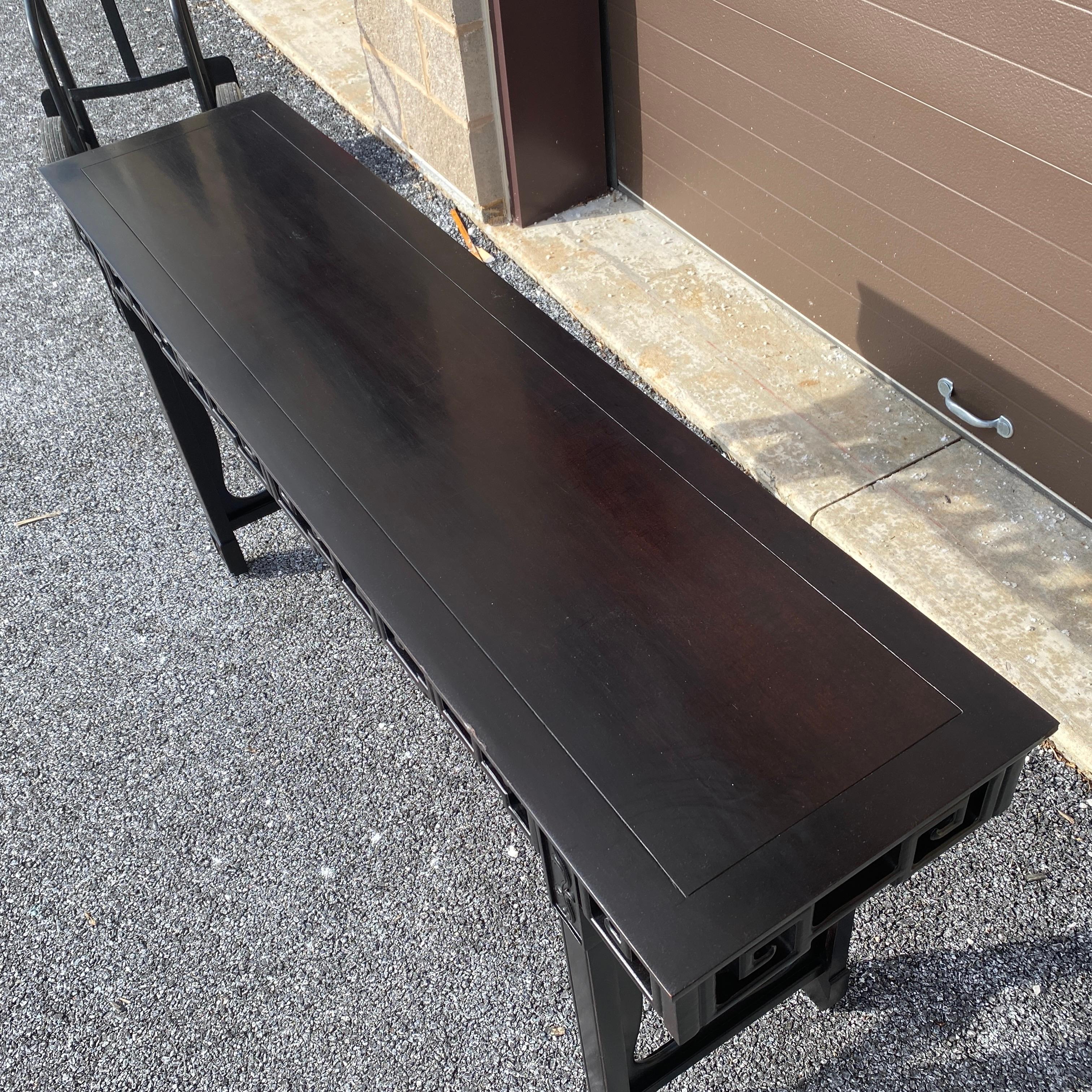 Vintage Asian Ming geschnitzt griechischen Schlüssel Ebonized Konsolentisch im Zustand „Gut“ im Angebot in West Chester, PA