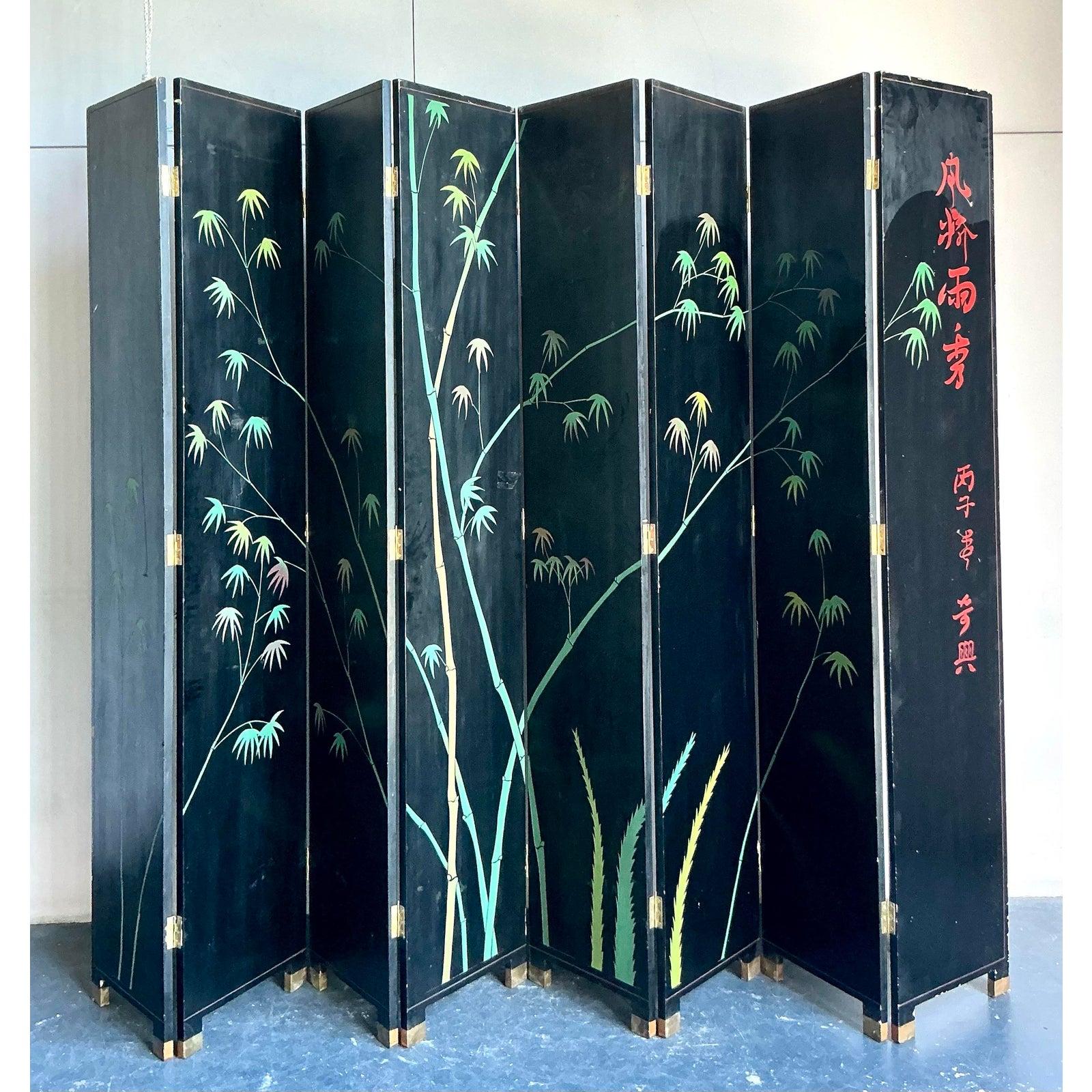 Legno Paravento asiatico monumentale a 8 pannelli Coromandel d'epoca in vendita