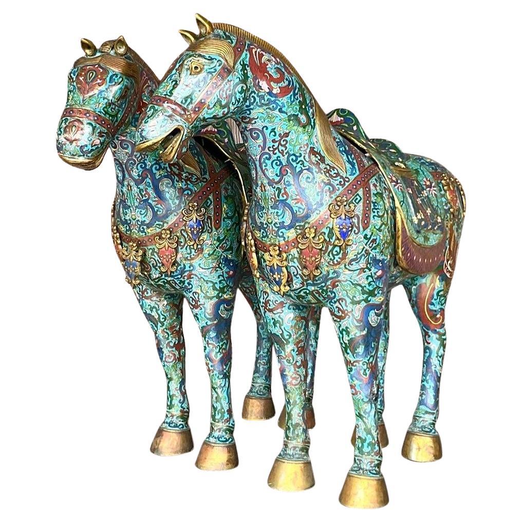 Vintage Asian Monumental Cloisonné Enameled Horses - a Pair en vente