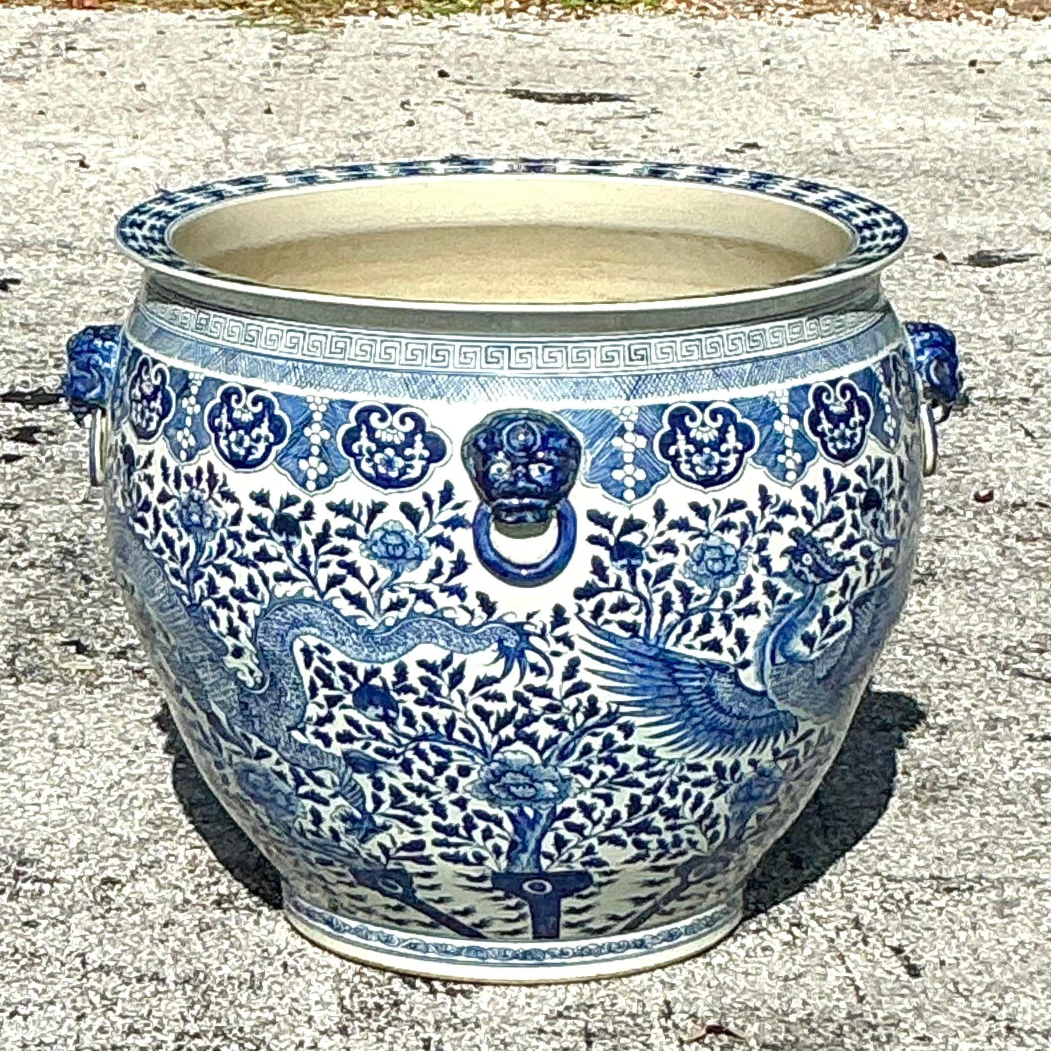 Asiatisches monumentales Vintage-Pflanzgefäß aus Keramik mit Drachen (amerikanisch)