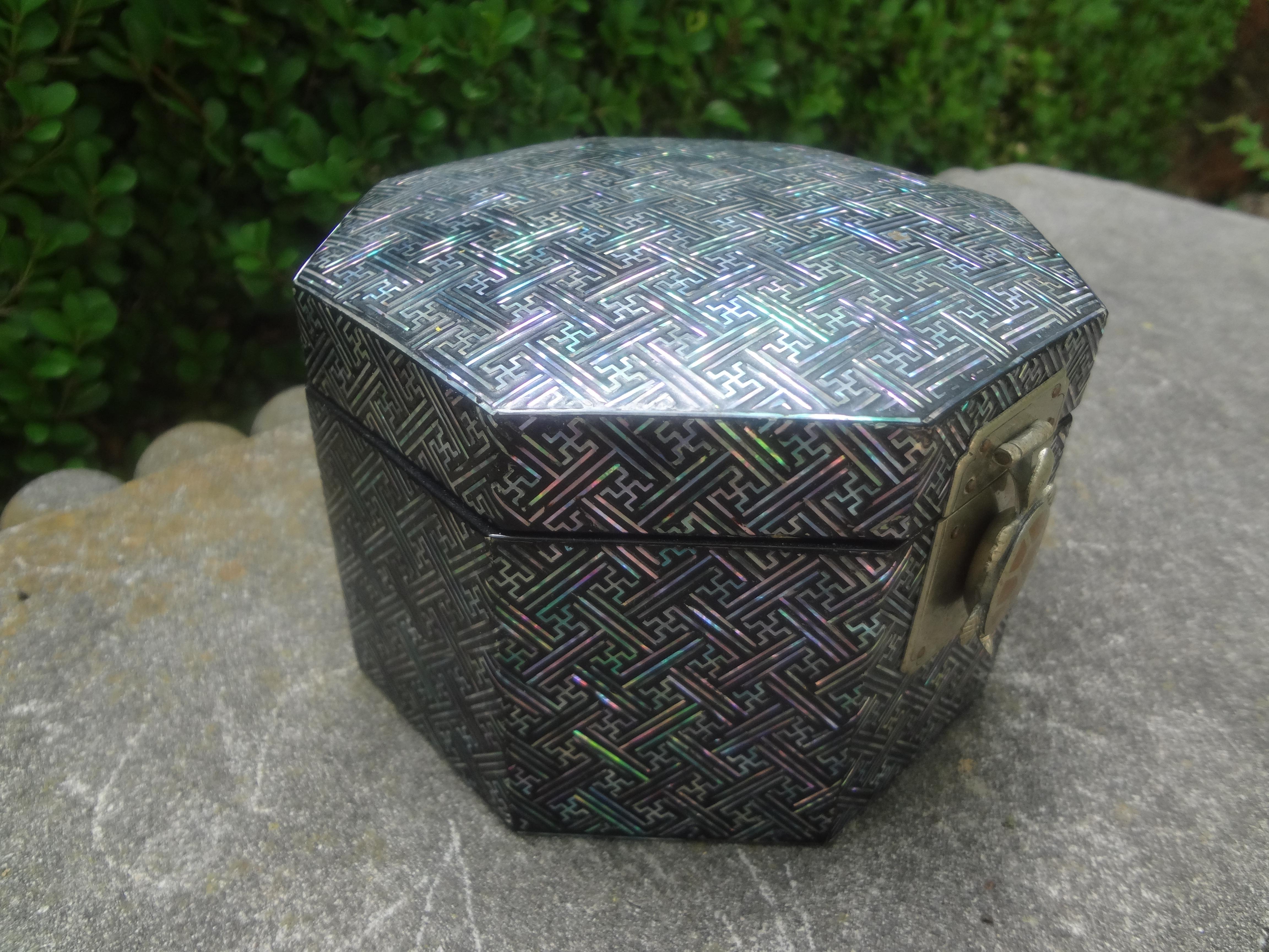 Mother-of-Pearl Vintage Asian Octagonal Lacquer Box with Turtle Closure For Sale