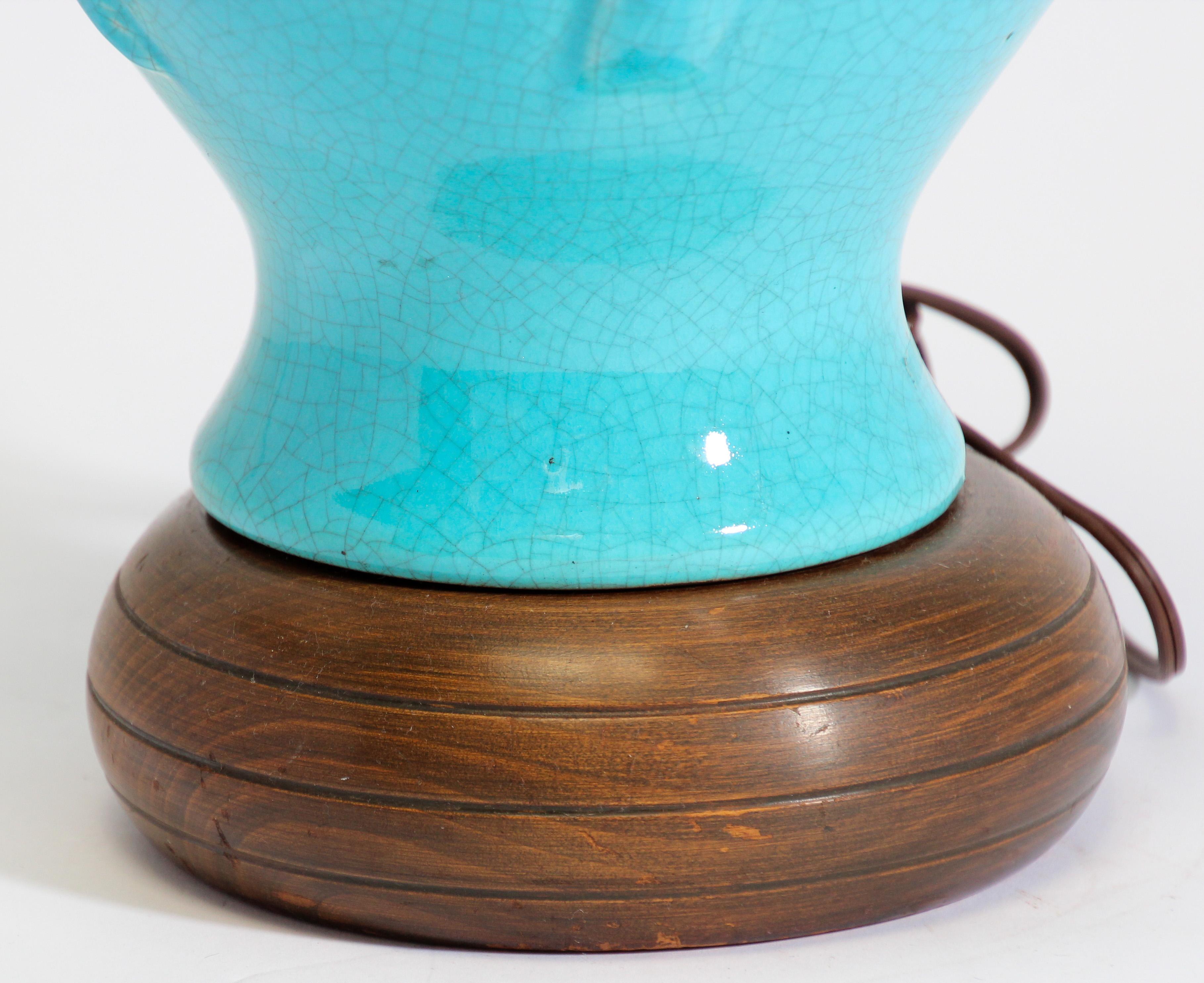 Vintage Asian Oriental Chinese Turquoise Ceramic Table Lamp In Good Condition For Sale In North Hollywood, CA