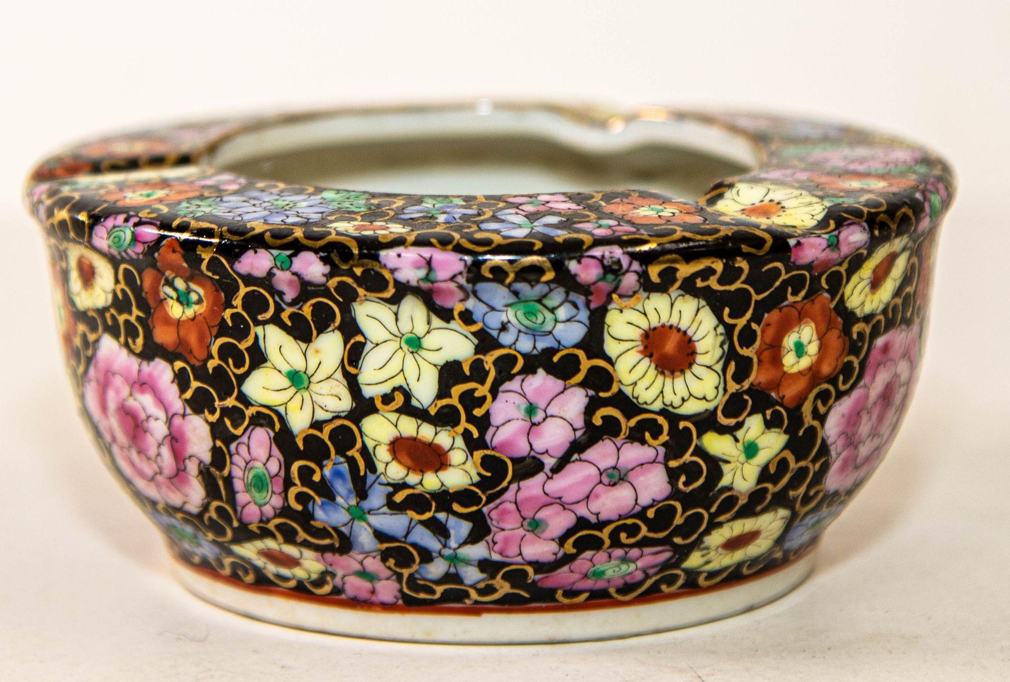 Vintage Asian Porzellan Hand gemalt schwarz floral Aschenbecher China (Chinesischer Export) im Angebot