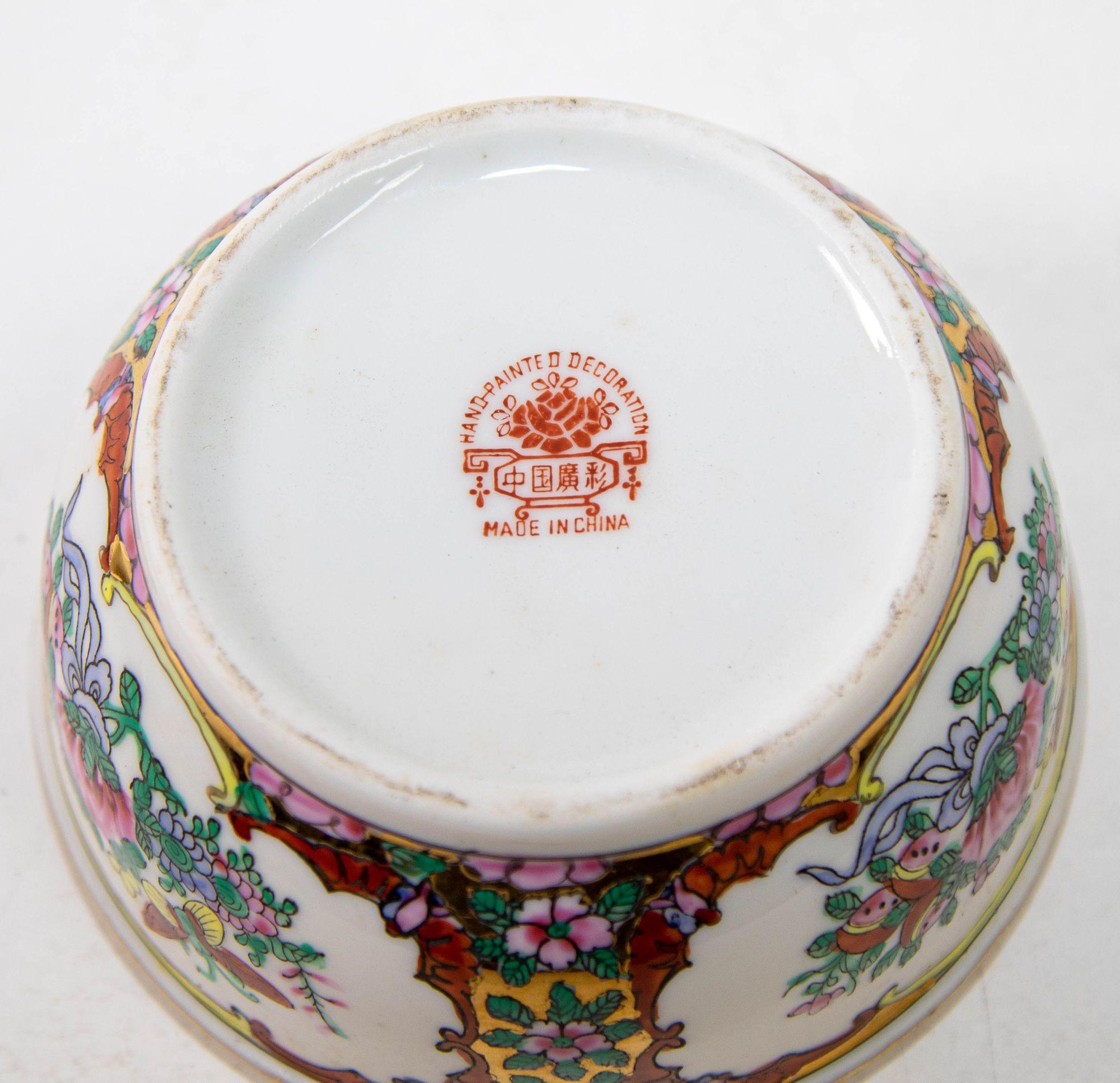 Aschenbecher aus asiatischem Porzellan mit weißem Blumenmuster, handbemalt im Angebot 5