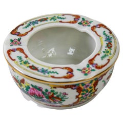 Cendrier asiatique vintage en porcelaine peint à la main à motifs floraux blancs