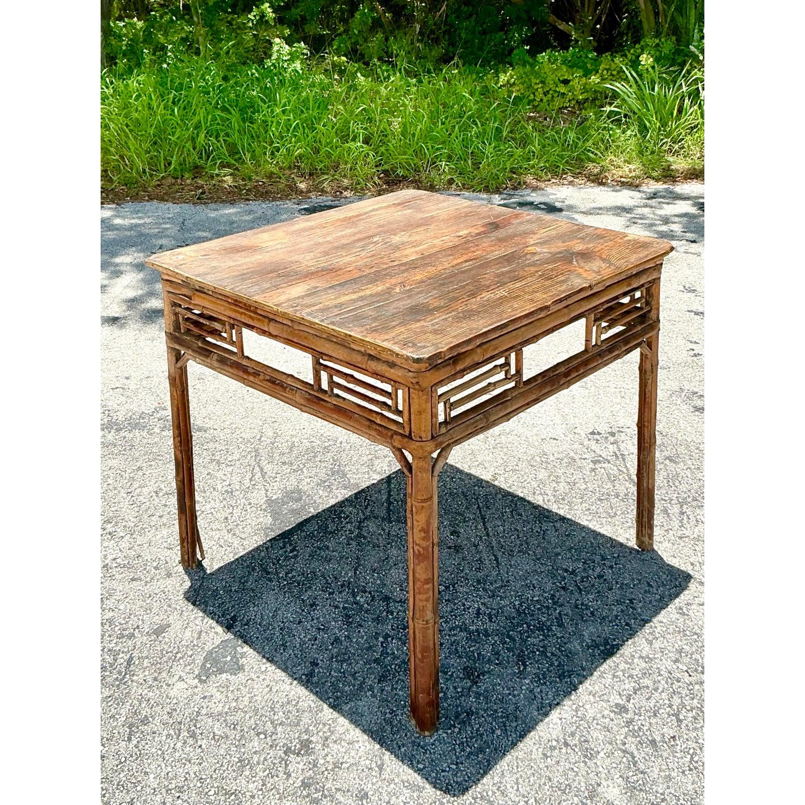 Tavolo da gioco asiatico in rattan traforato vintage in vendita 3