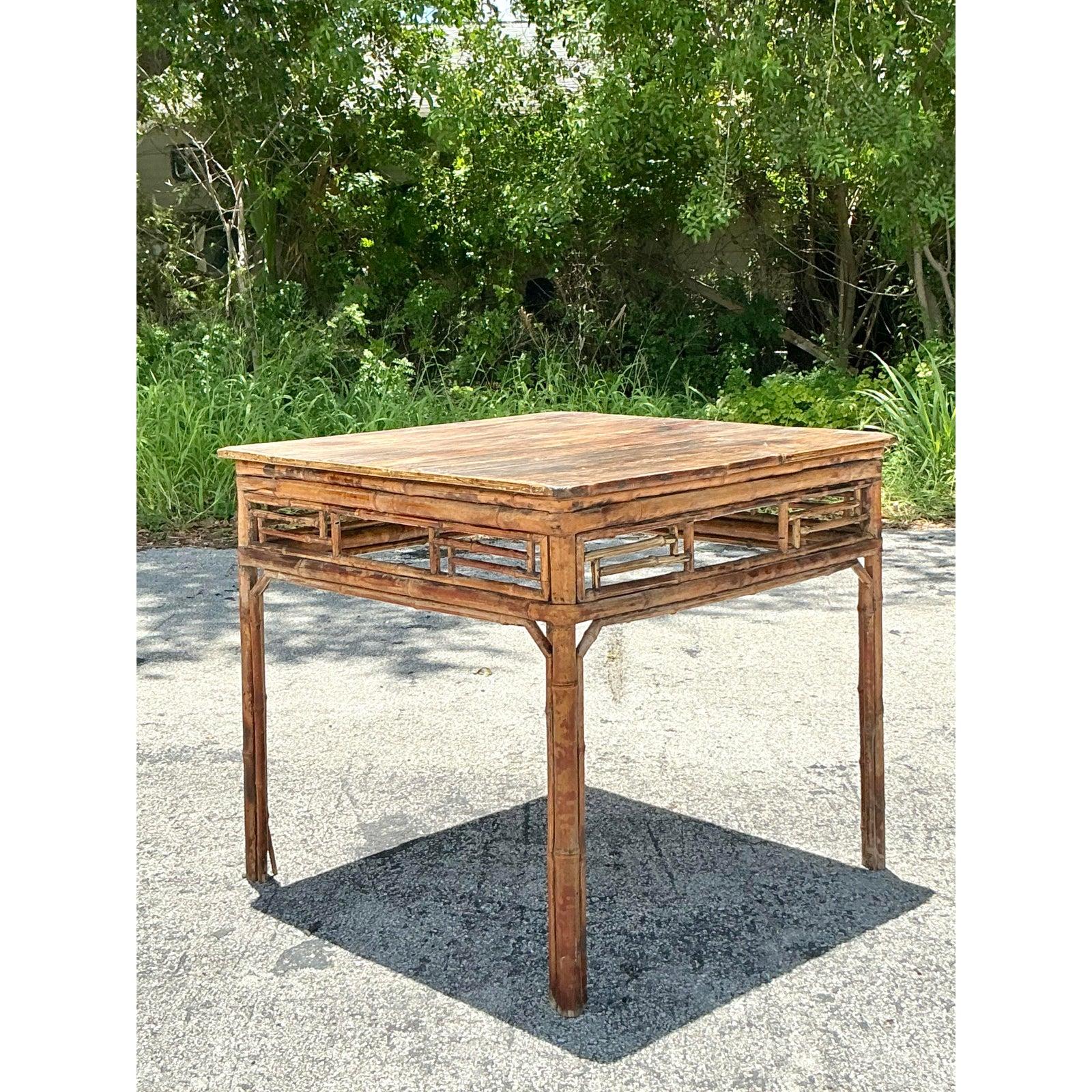 Tavolo da gioco asiatico in rattan traforato vintage in vendita 4