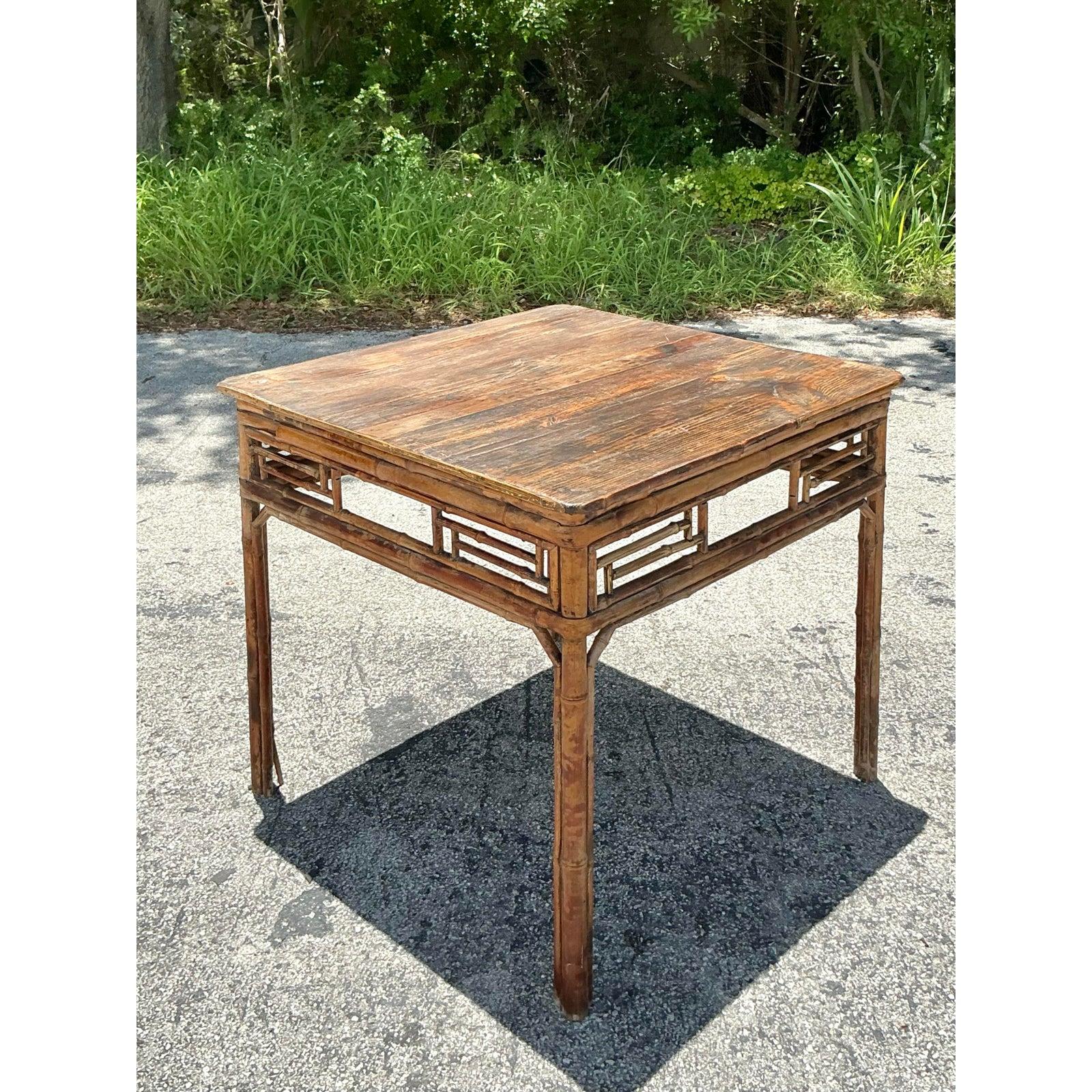 Tavolo da gioco asiatico in rattan traforato vintage in vendita 5