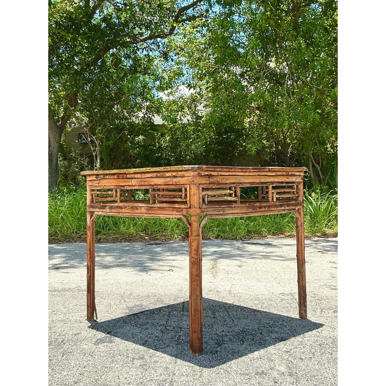 Filippino Tavolo da gioco asiatico in rattan traforato vintage in vendita