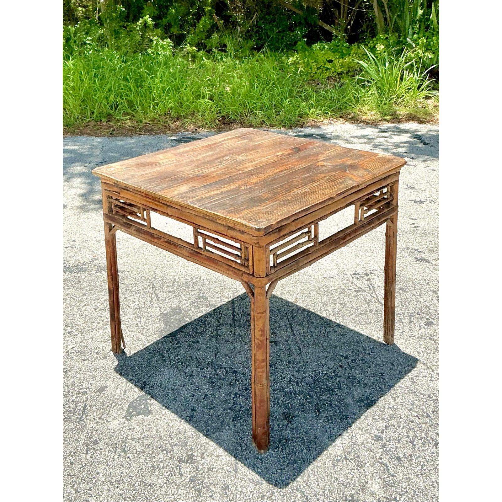 XX secolo Tavolo da gioco asiatico in rattan traforato vintage in vendita