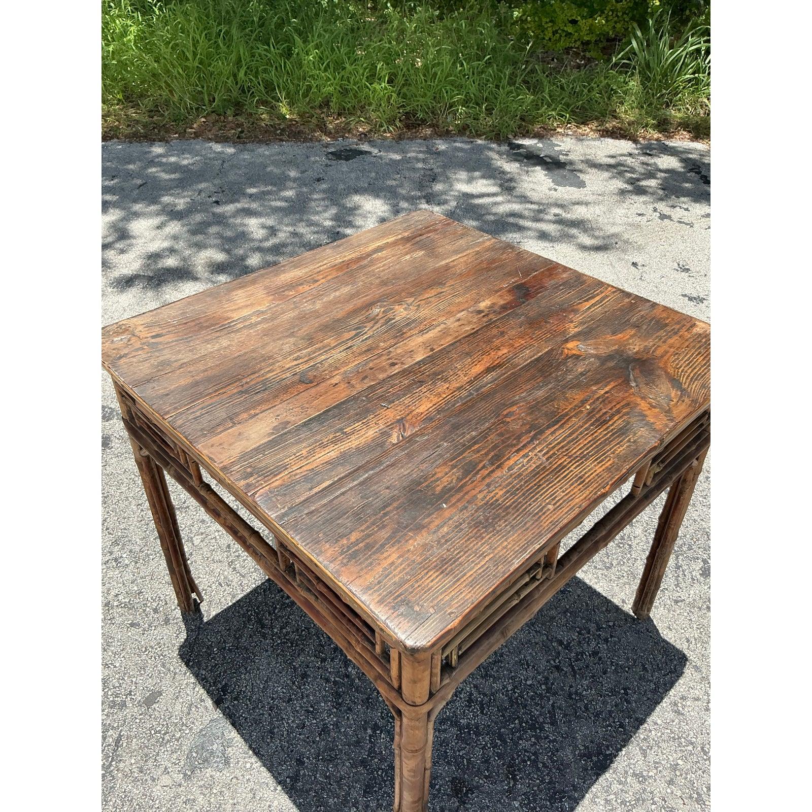 Tavolo da gioco asiatico in rattan traforato vintage in vendita 1