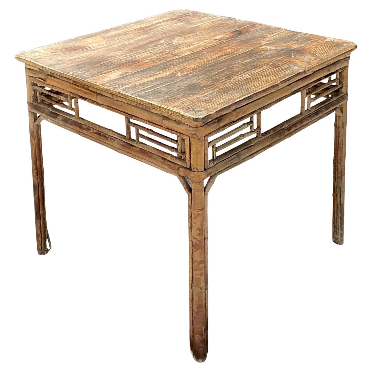 Tavolo da gioco asiatico in rattan traforato vintage in vendita