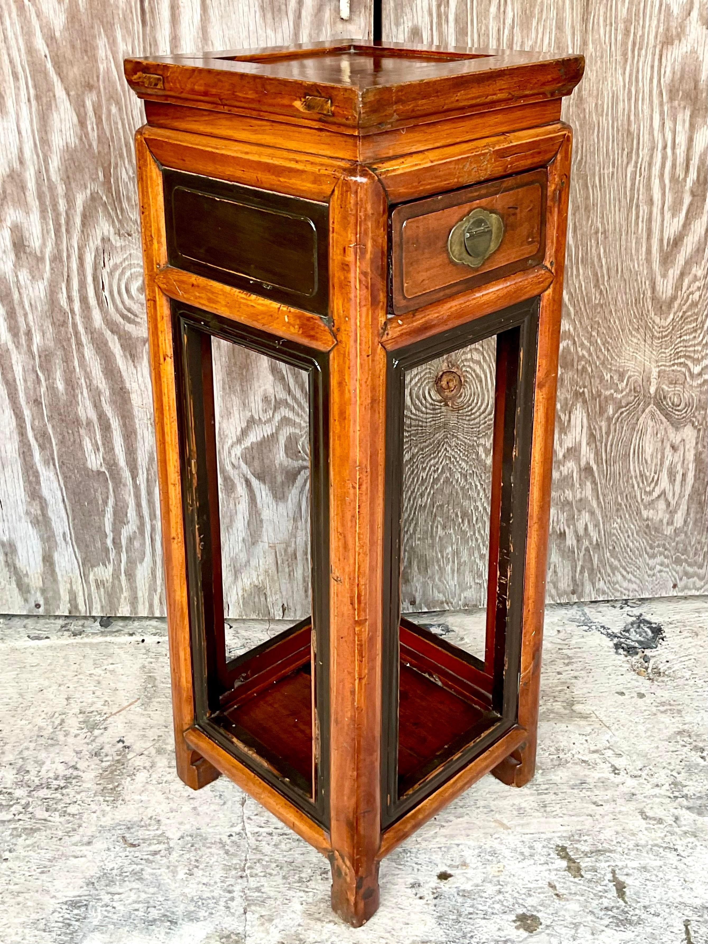 Vintage Asian Reclaimed Wood Medallion Pedestal (Messing) im Angebot