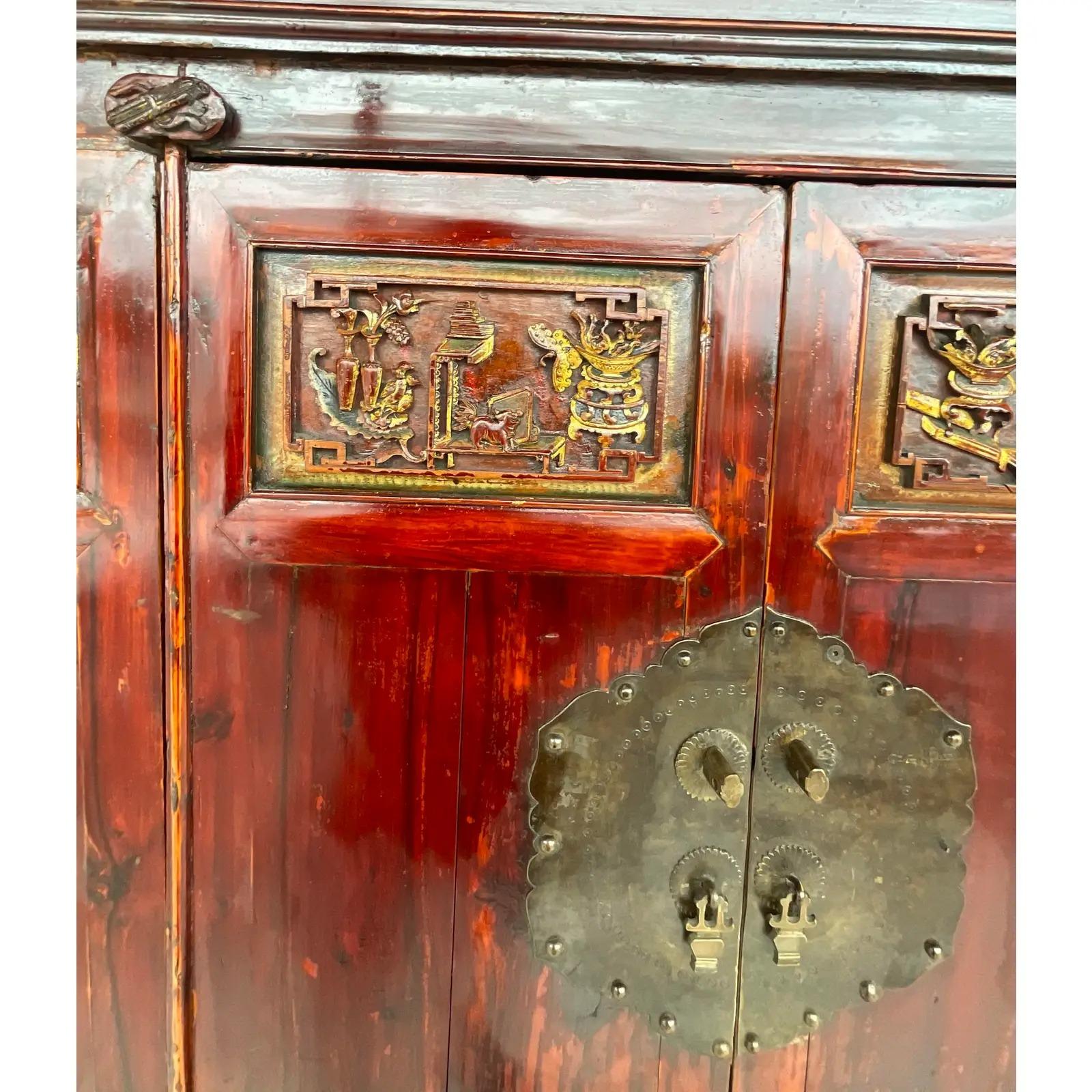 Asiatische rot lackierte Hutch im Vintage-Stil im Zustand „Gut“ im Angebot in West Palm Beach, FL