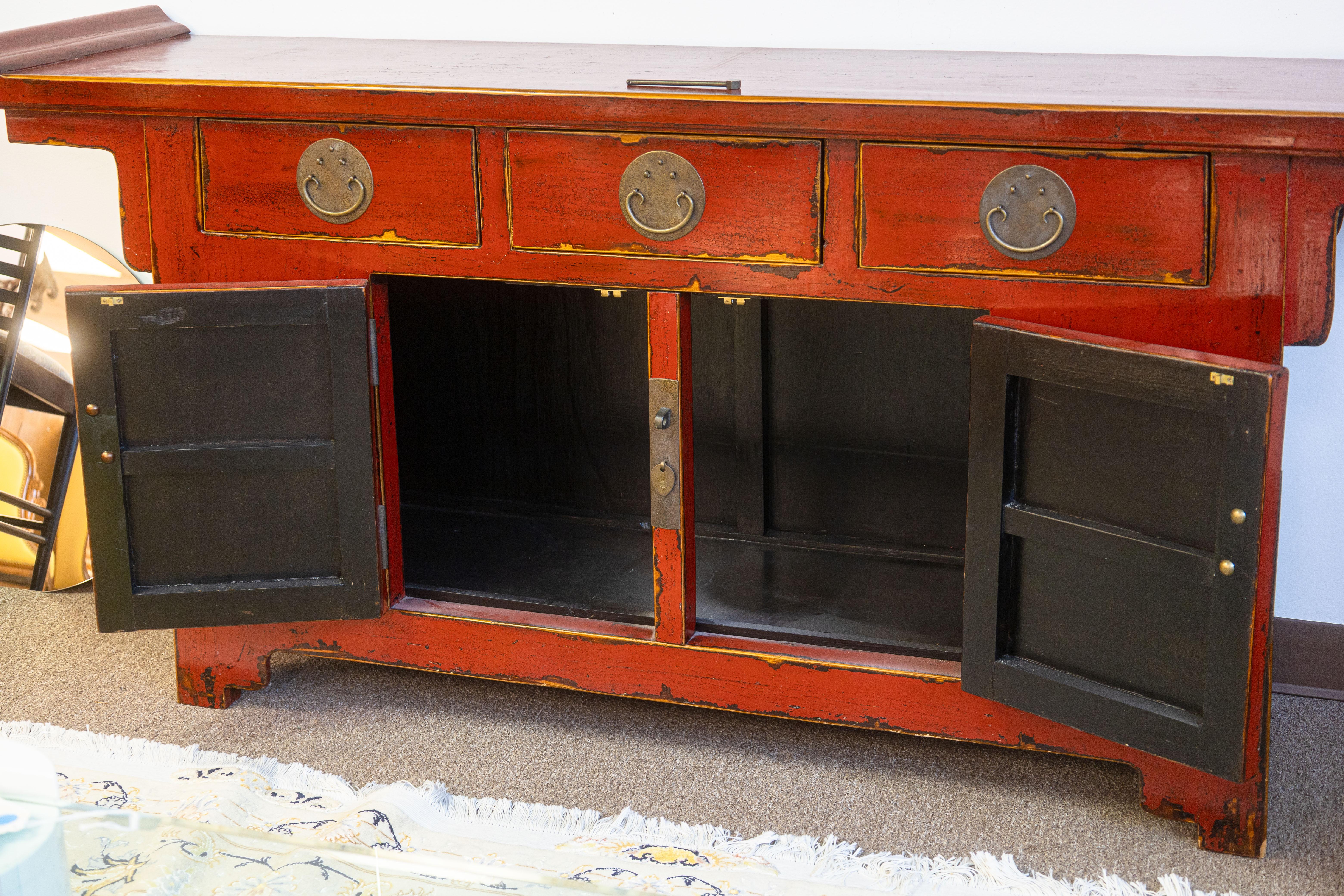 Vintage Asian Rot Lackiert mit Messing Hardware Sideboard Buffet Schrank im Angebot 2