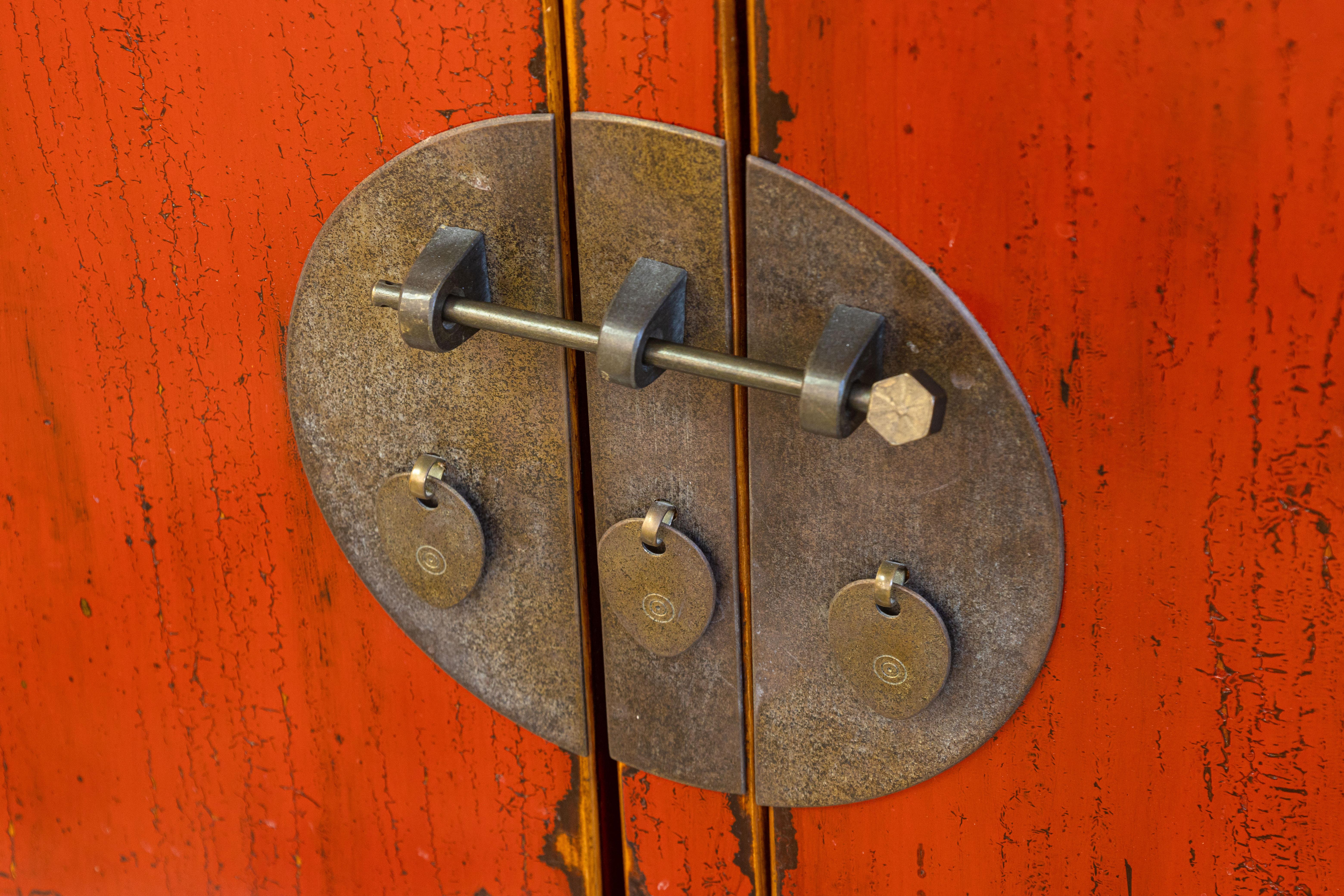 Vintage Asian Rot Lackiert mit Messing Hardware Sideboard Buffet Schrank im Angebot 3