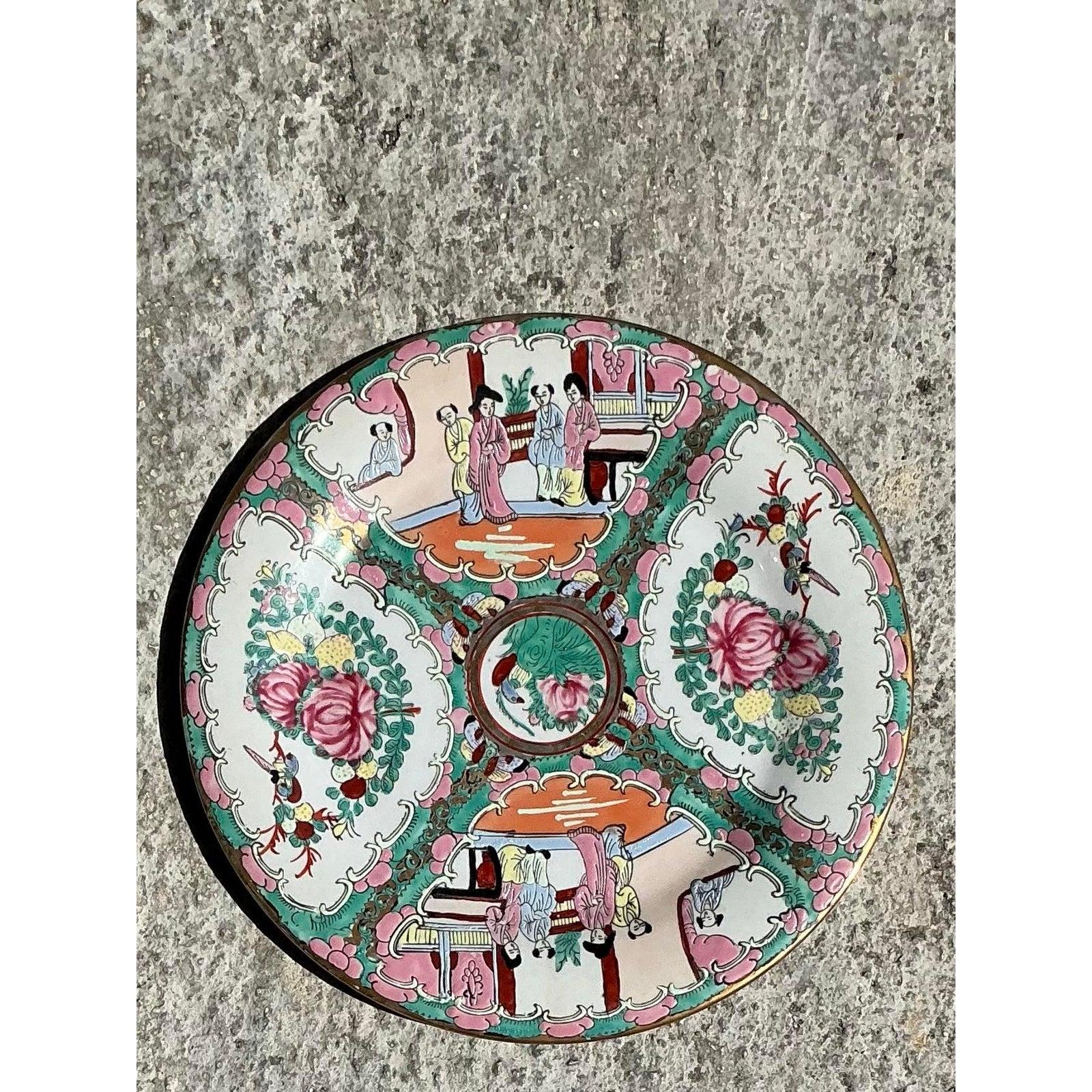 Assiettes plates vintage asiatiques Rose Famile - Lot de 8 Bon état - En vente à West Palm Beach, FL