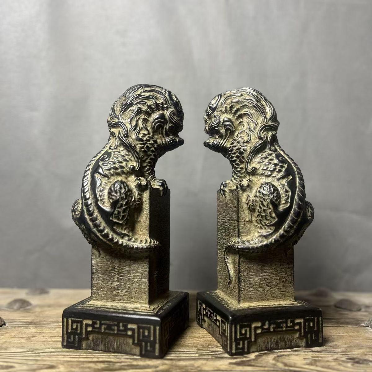Vintage Asian Stone Carving Dragon Beast Peristeles Pair État moyen - En vente à 景德镇市, CN