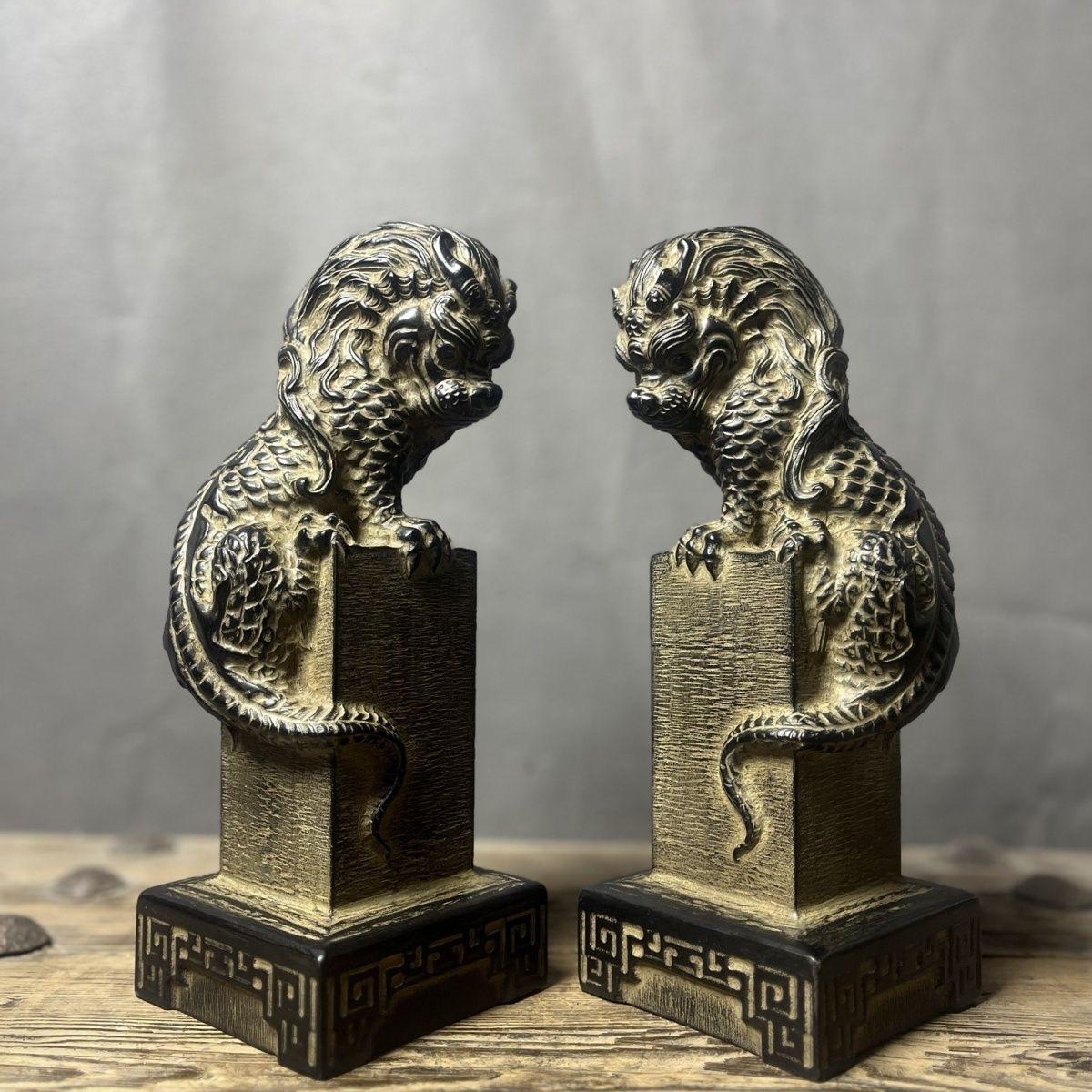 Pierre Vintage Asian Stone Carving Dragon Beast Peristeles Pair en vente