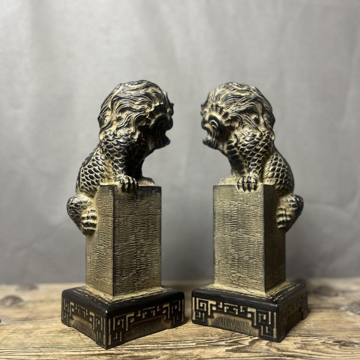 Vintage Asian Stone Carving Dragon Beast Peristeles Pair en vente 1
