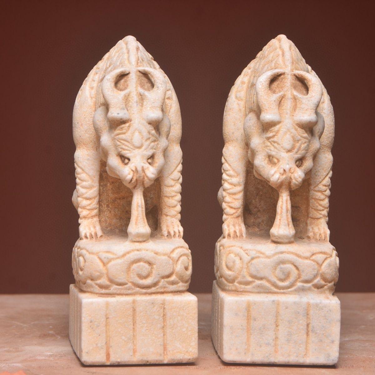 Vintage Asian Stone Carving Water-Absorbing Guardian Beasts Pair – Feng Shui Protectors of Balance & Fortune

This striking pair of vintage Asian stone-carved guardian beasts—designed in the traditional water-absorbing pose—embodies protection,