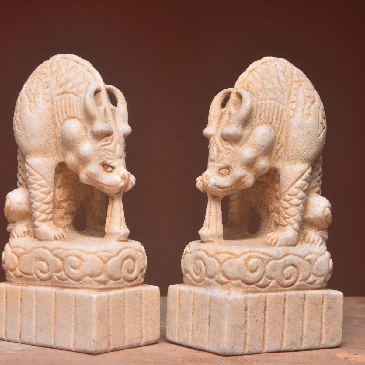Vintage Asian Stone Carving Water-Absorbing Guardian Beasts Pair In Fair Condition For Sale In 景德镇市, CN