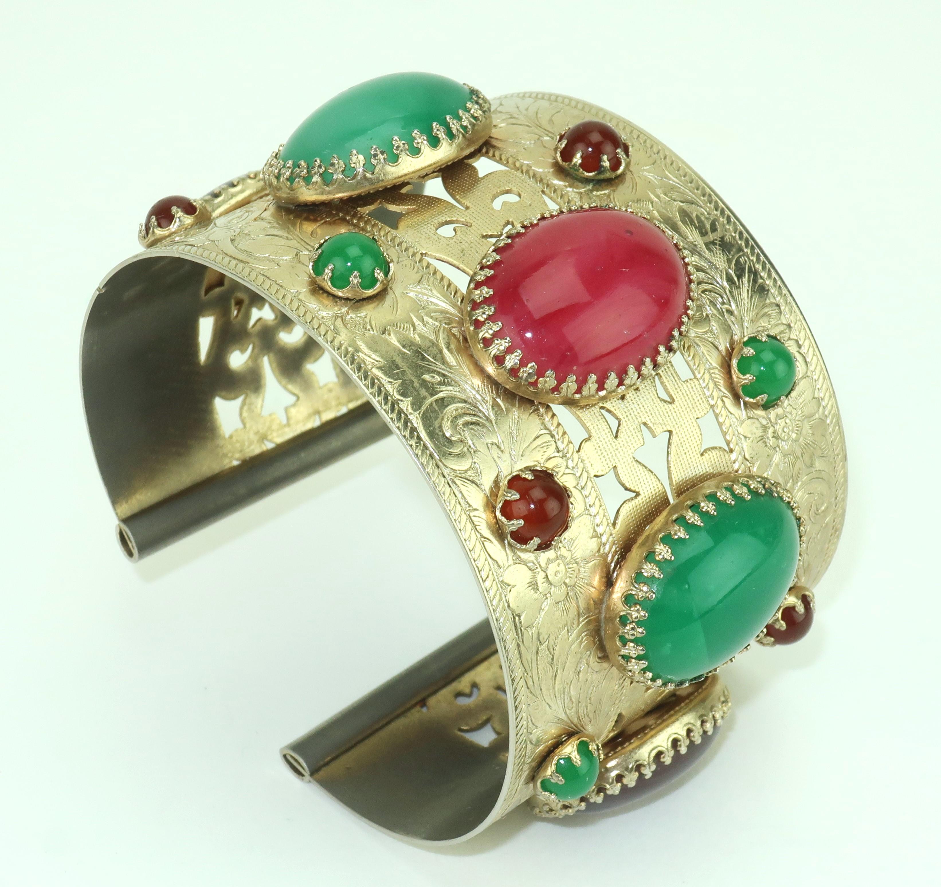 Bracciale vintage con finti cabochon in stile Asian Style In condizioni discrete in vendita a Atlanta, GA